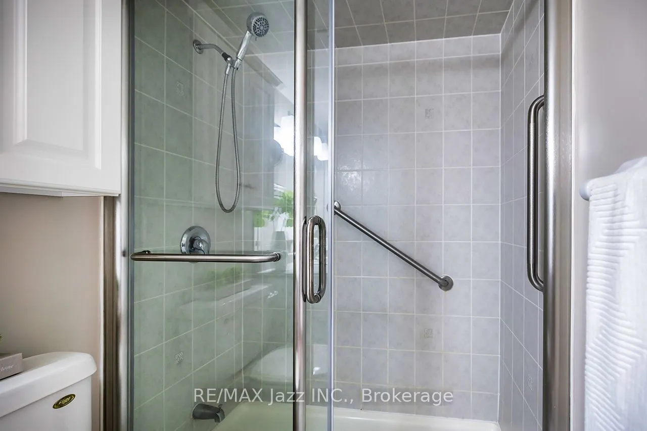 61 Clarington Boulevard #102