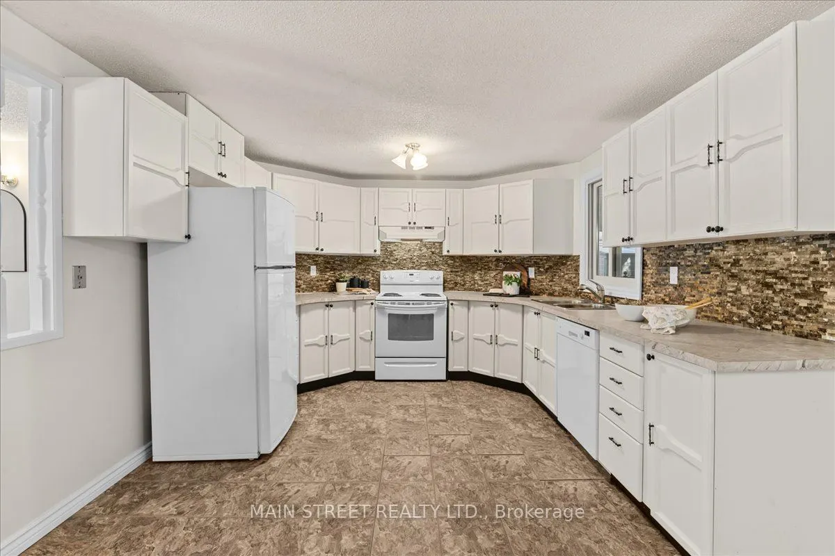2 Pineridge Crescent