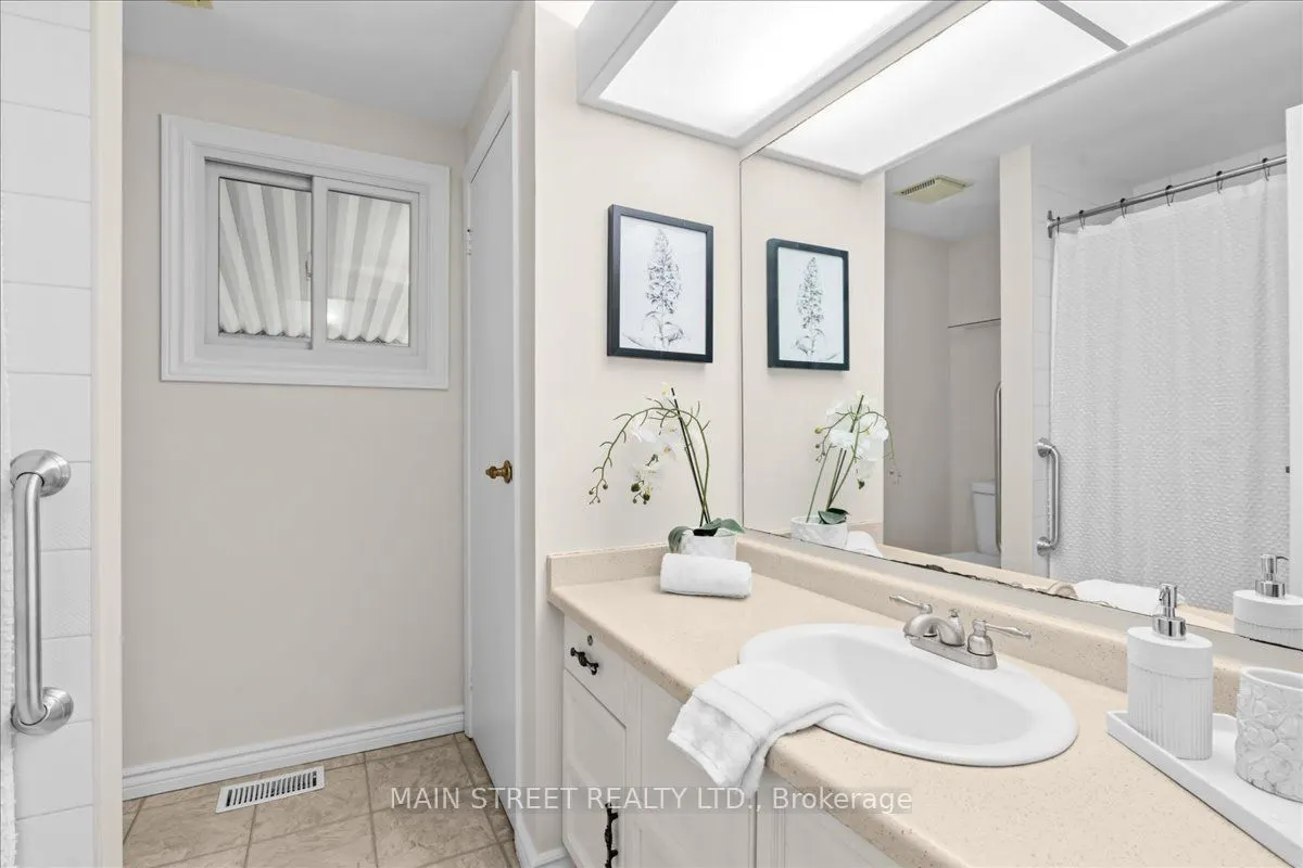 2 Pineridge Crescent