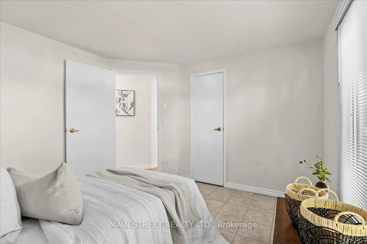 2 Pineridge Crescent