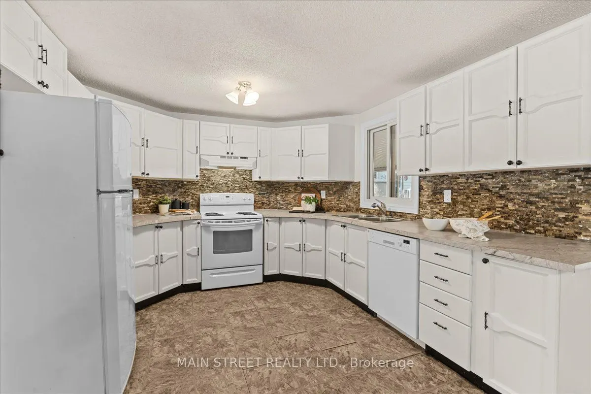 2 Pineridge Crescent
