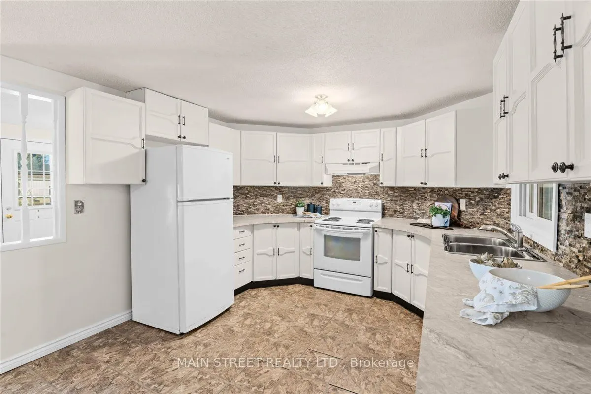 2 Pineridge Crescent