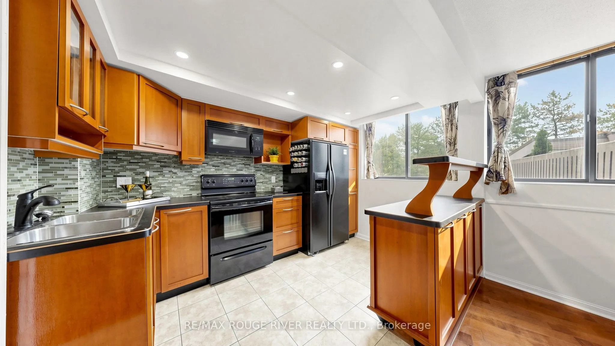 757 Victoria Park Avenue #206