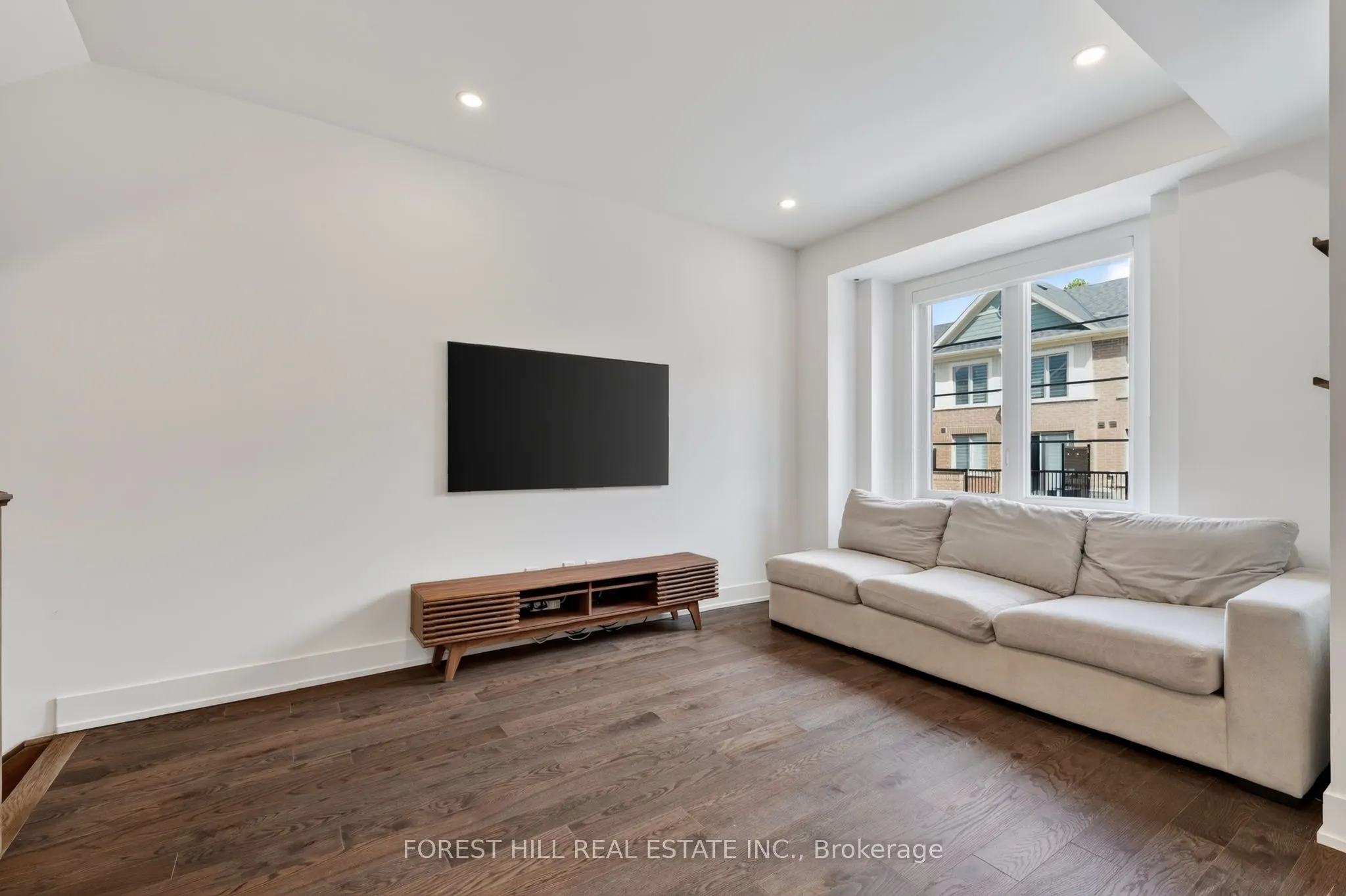 63 Waterside Way
