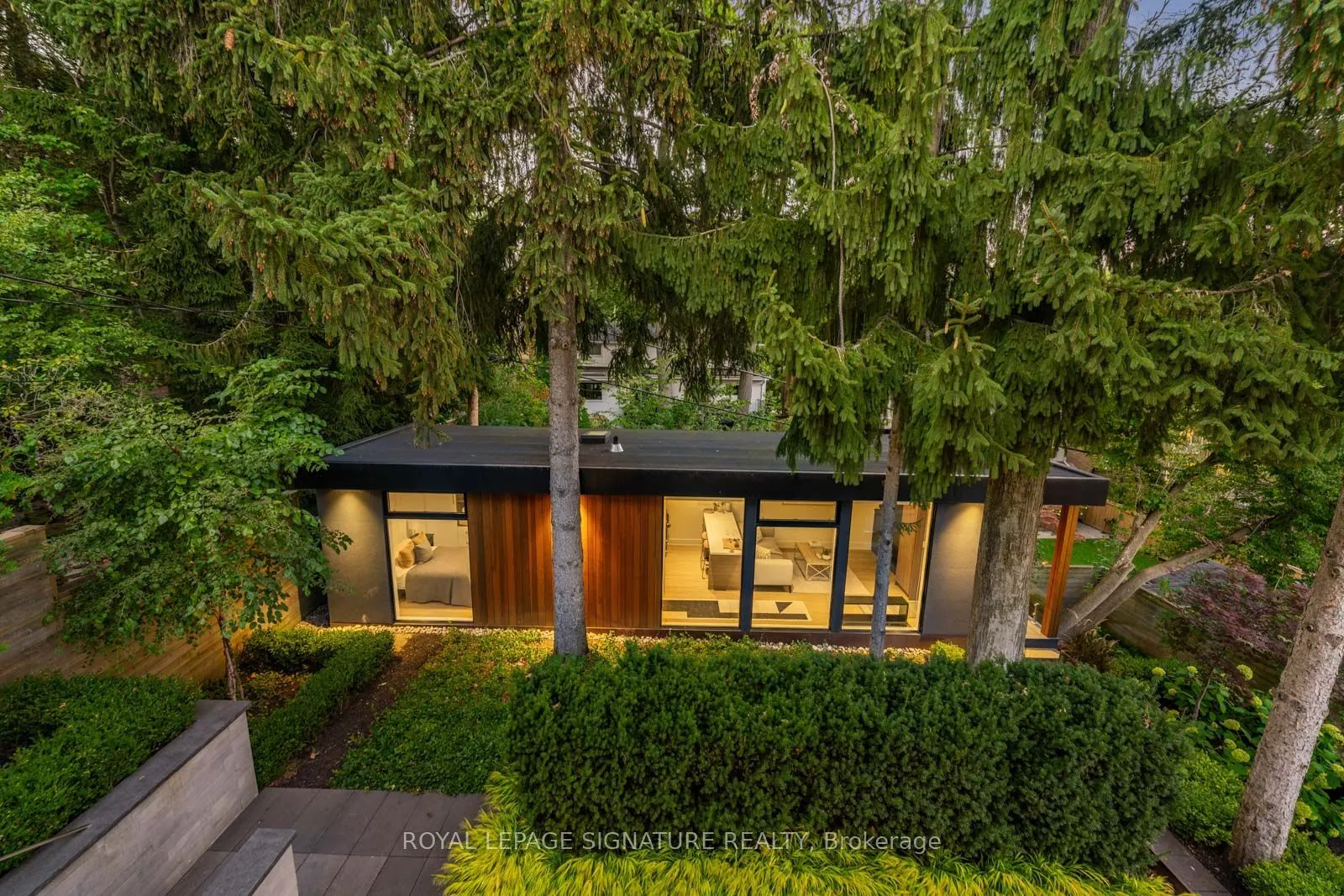 8 Fallingbrook Wood