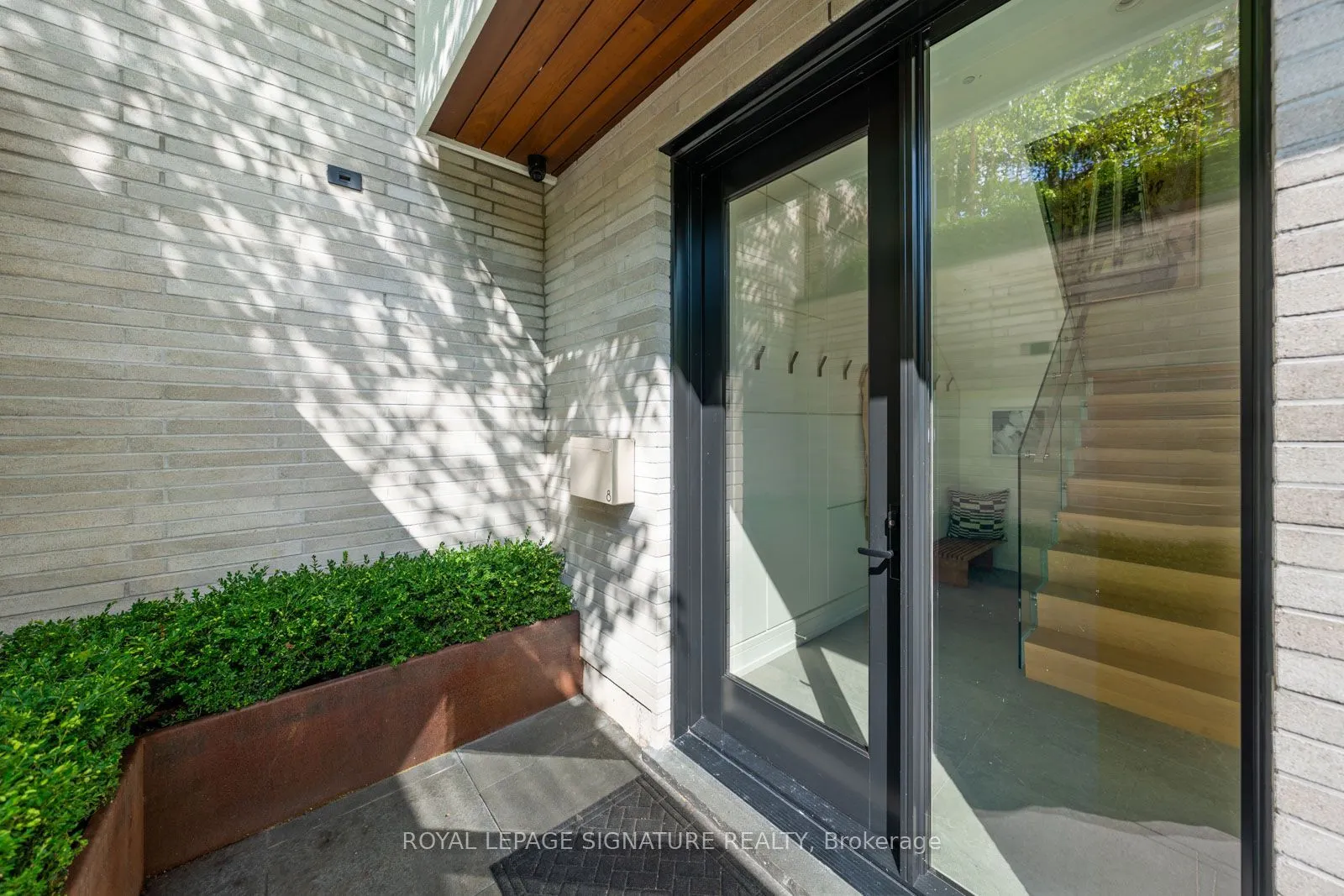 8 Fallingbrook Wood