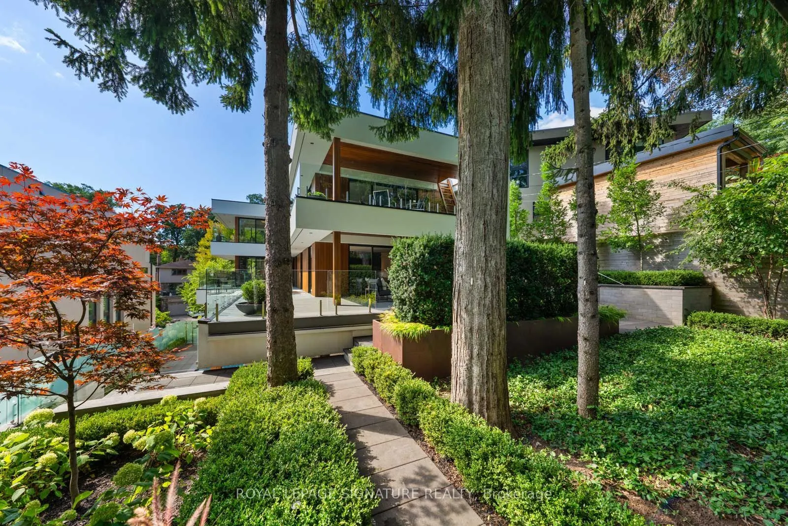 8 Fallingbrook Wood