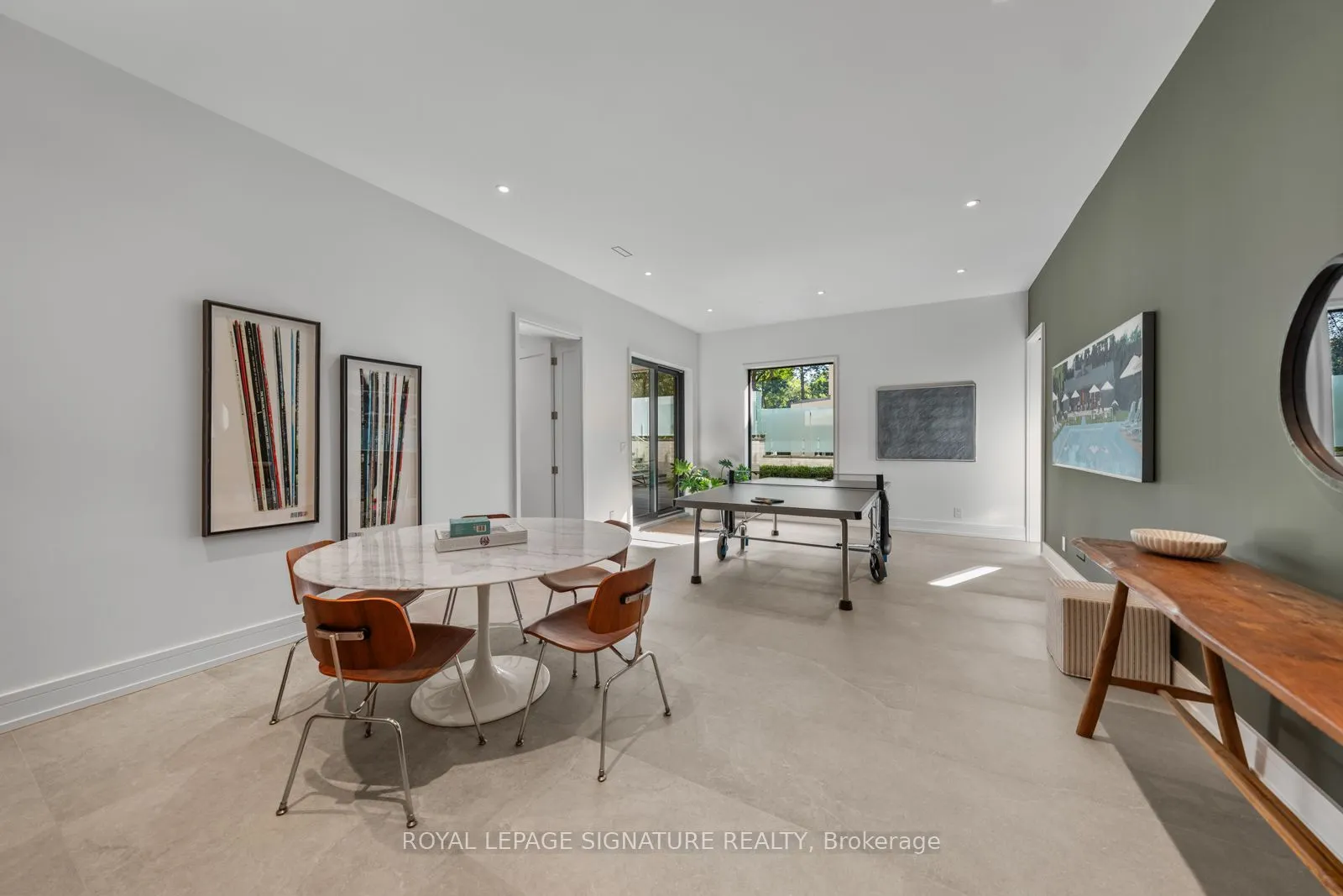 8 Fallingbrook Wood