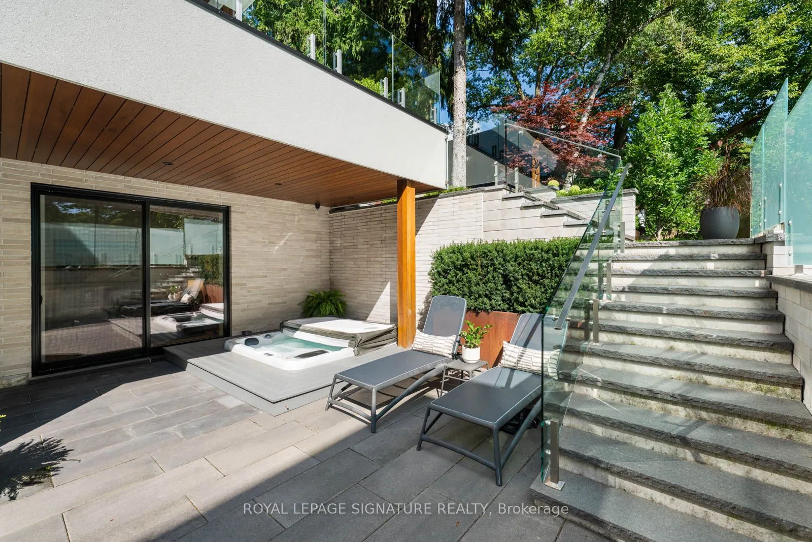 8 Fallingbrook Wood