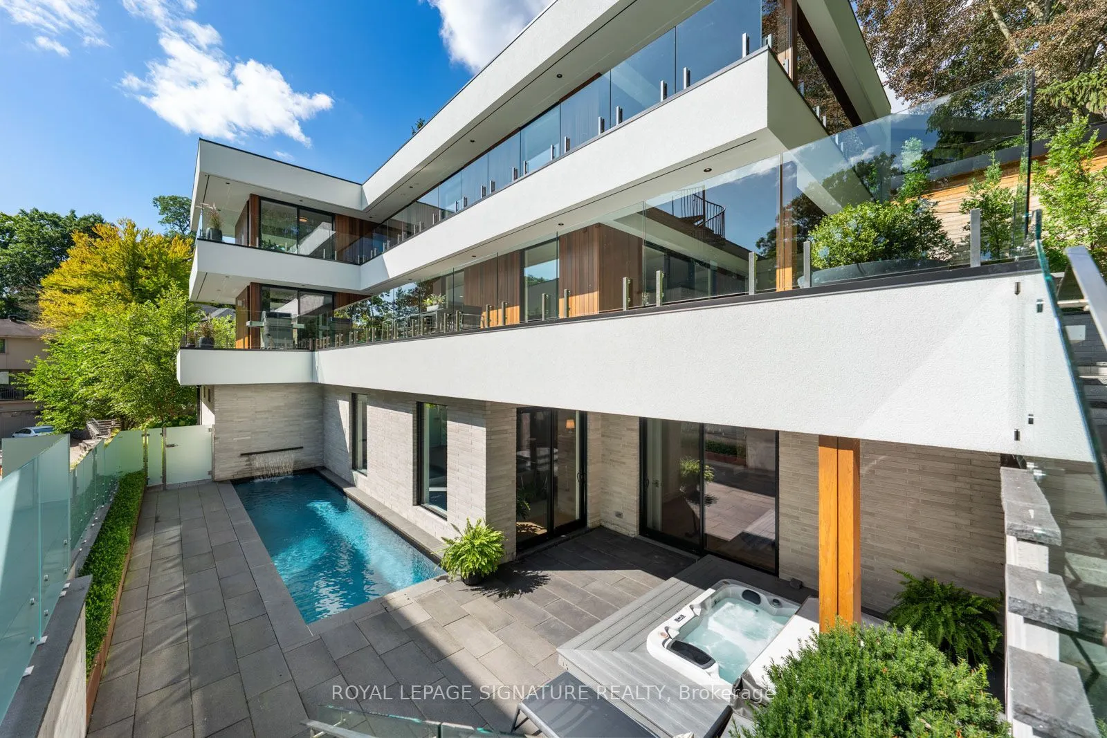 8 Fallingbrook Wood