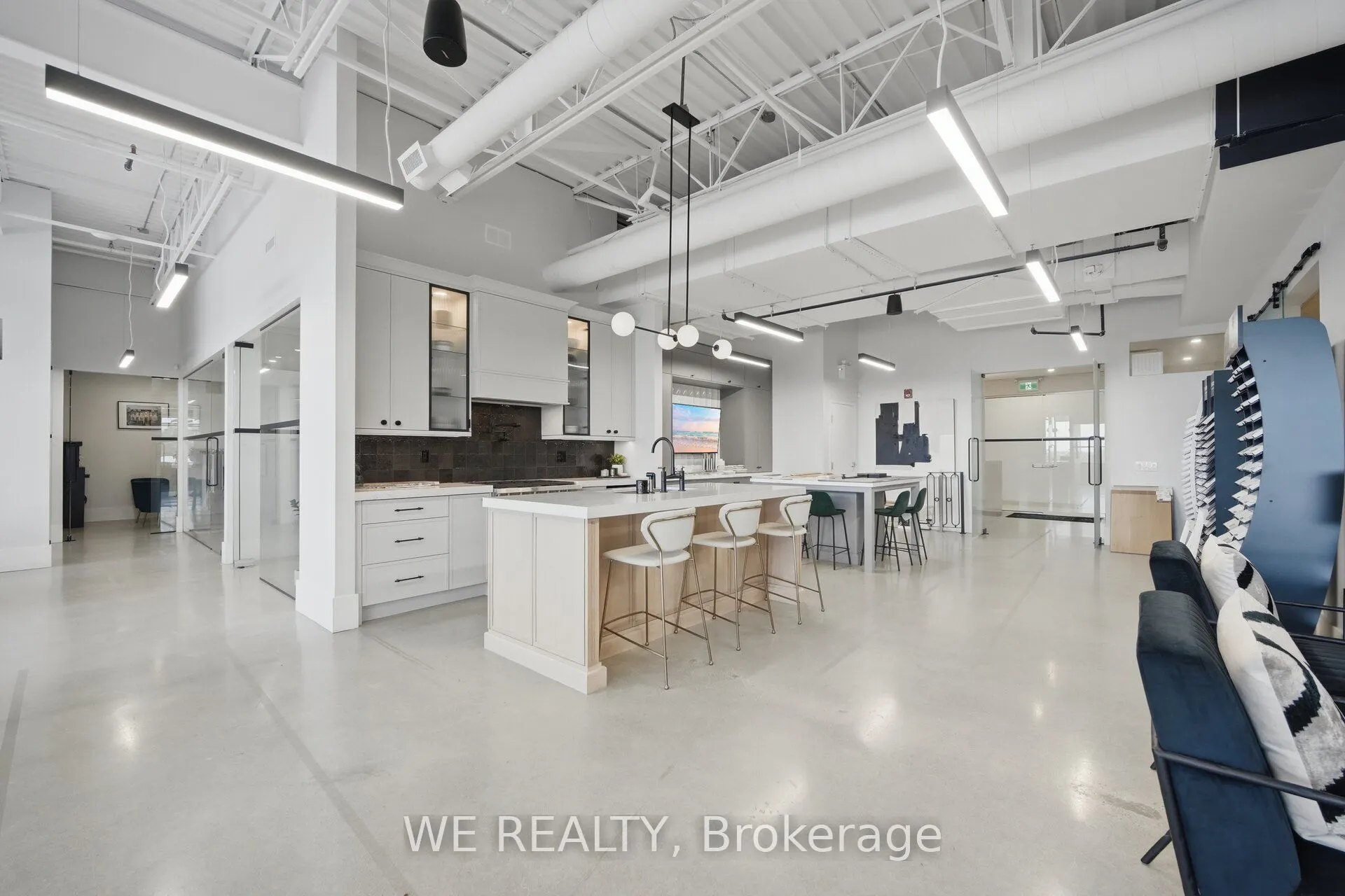 300 Rossland Road E #408