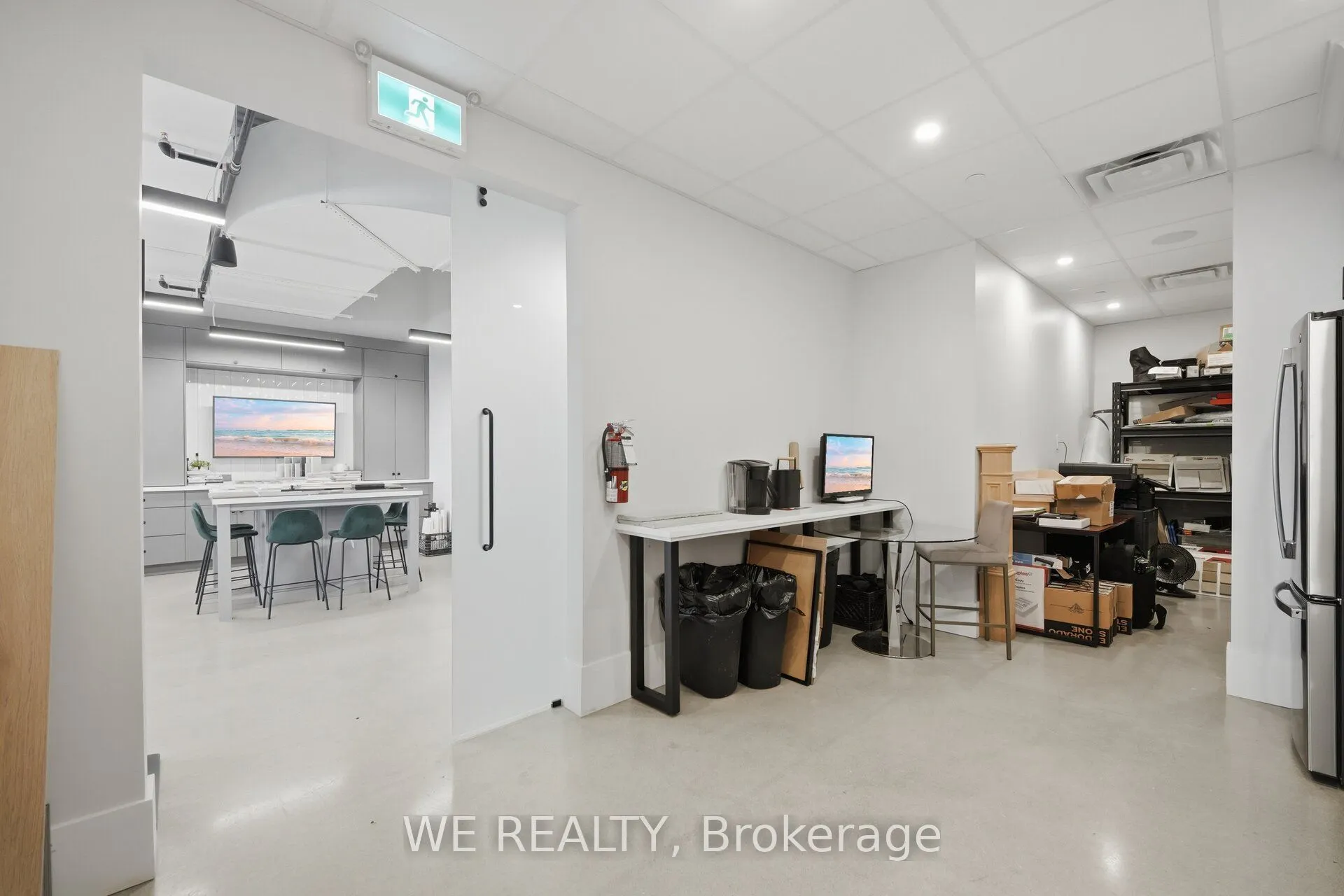 300 Rossland Road E #408