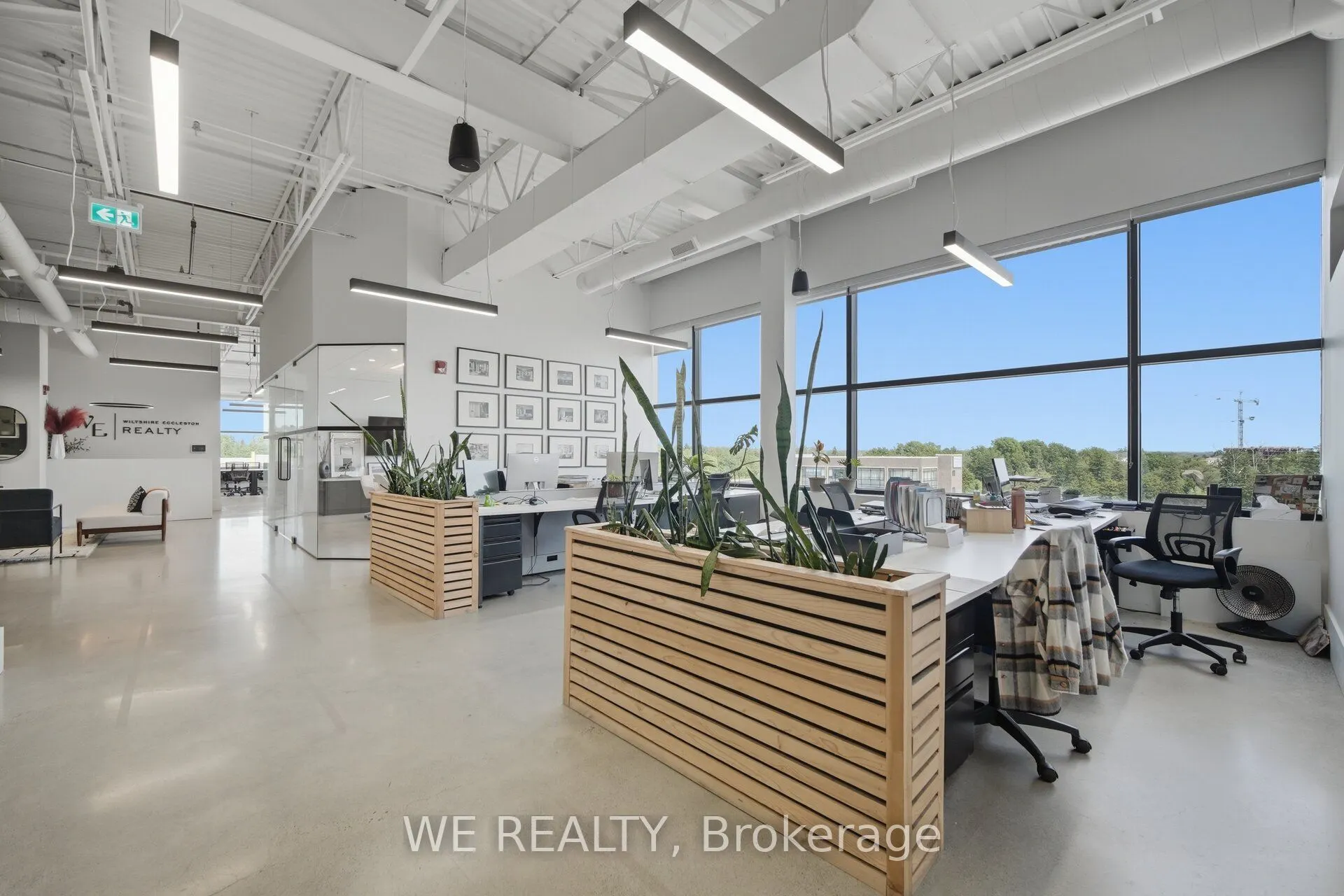 300 Rossland Road E #408