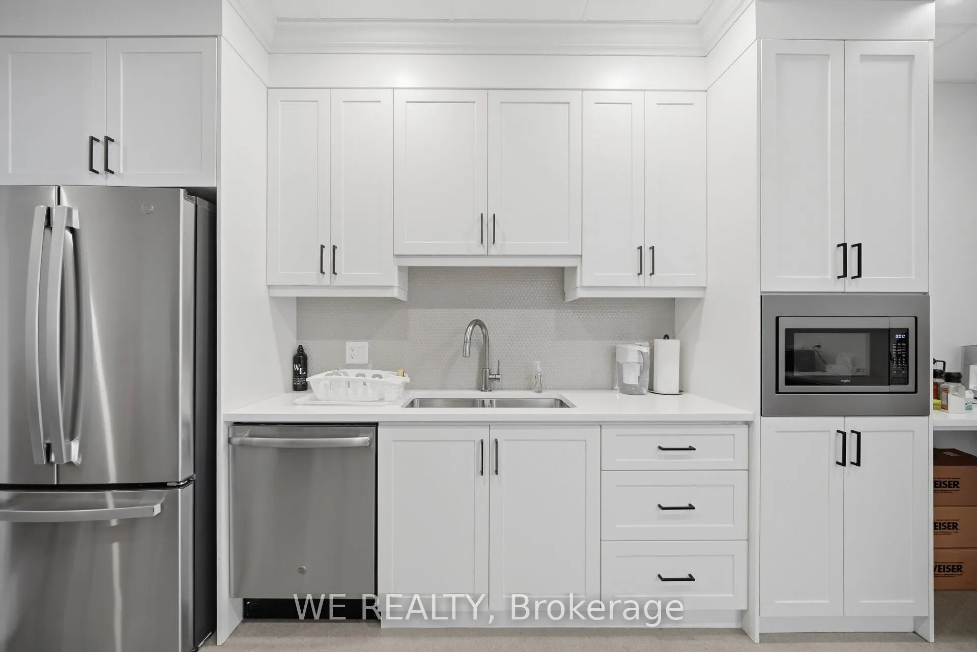 300 Rossland Road E #408