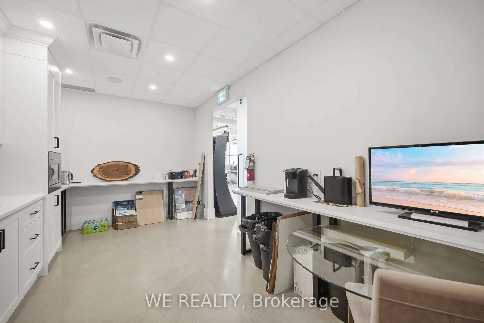 300 Rossland Road E #408