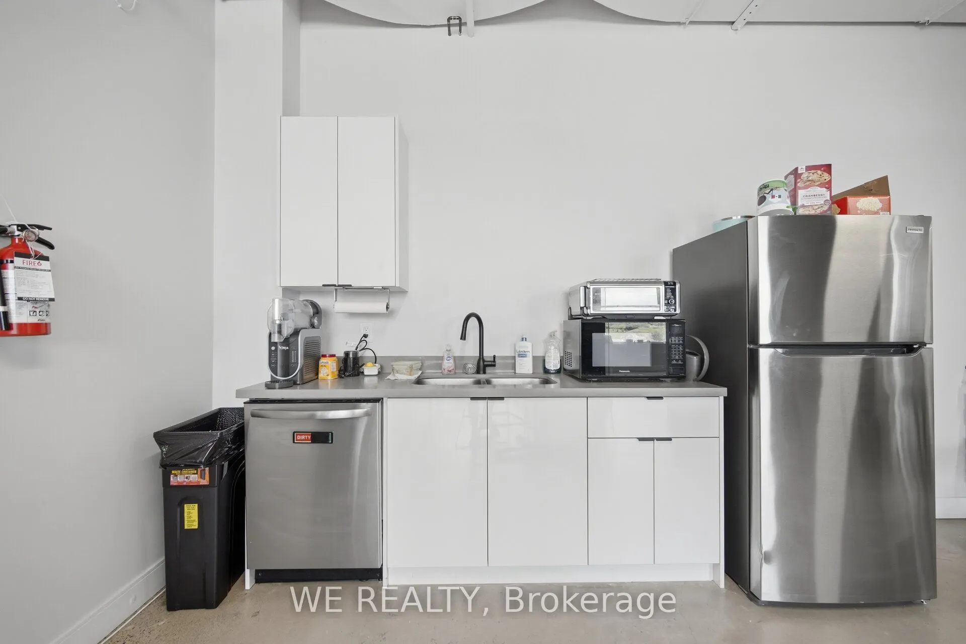 300 Rossland Road E #409
