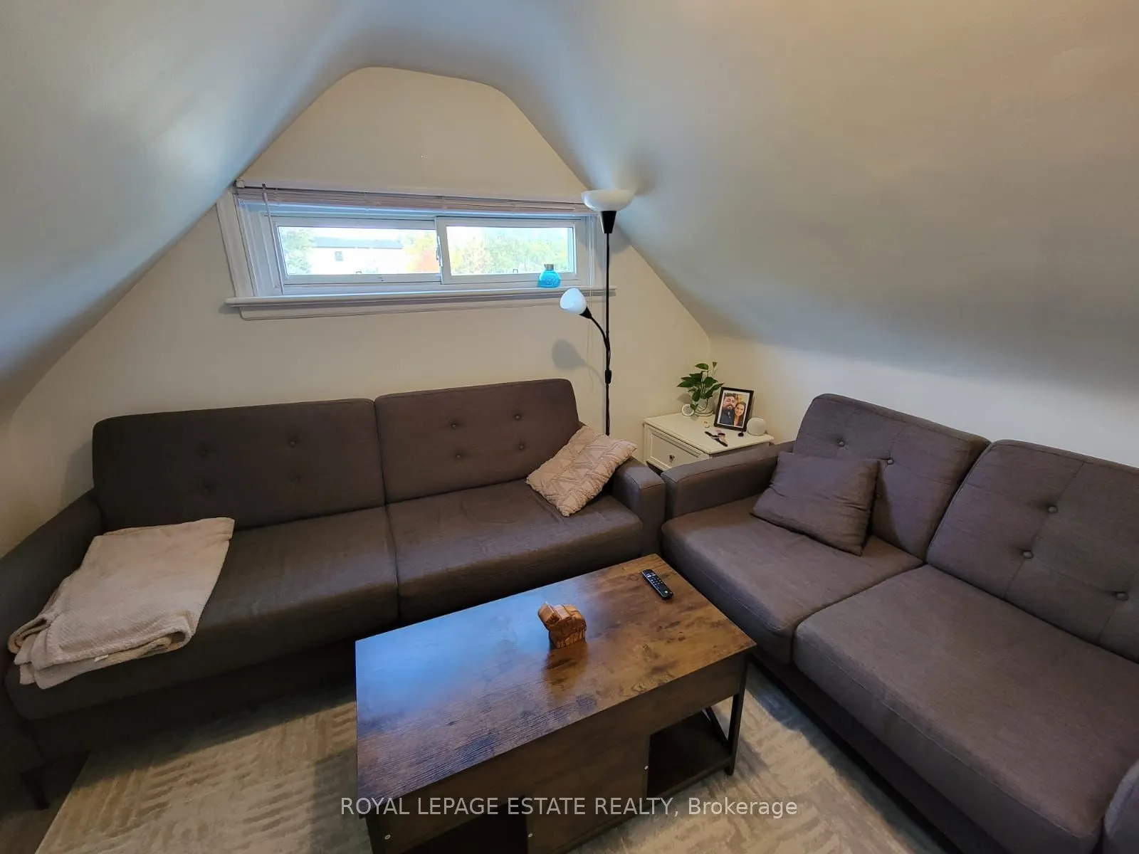 13 Pinegrove Avenue #Upper