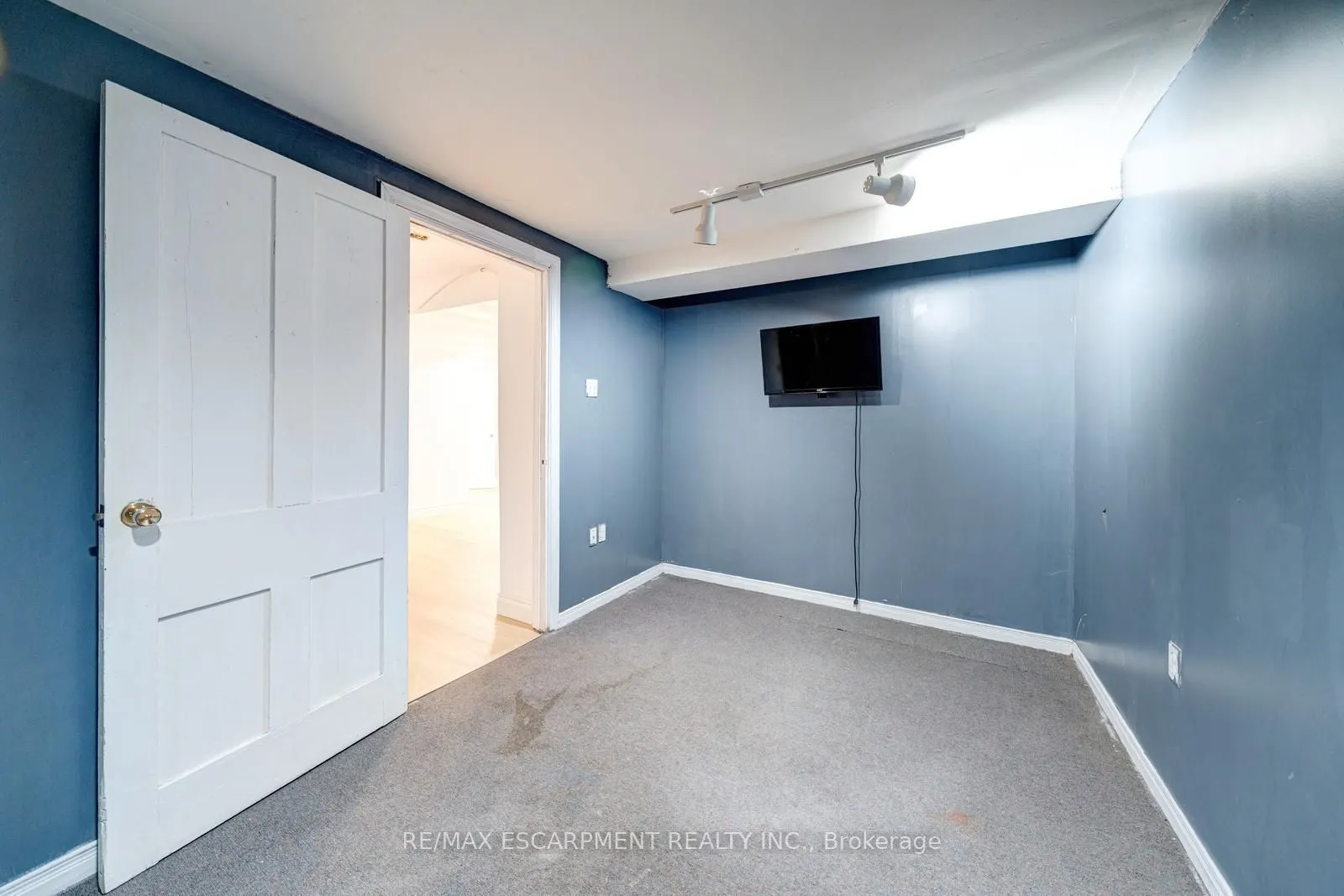 2081 Lynn Heights Drive