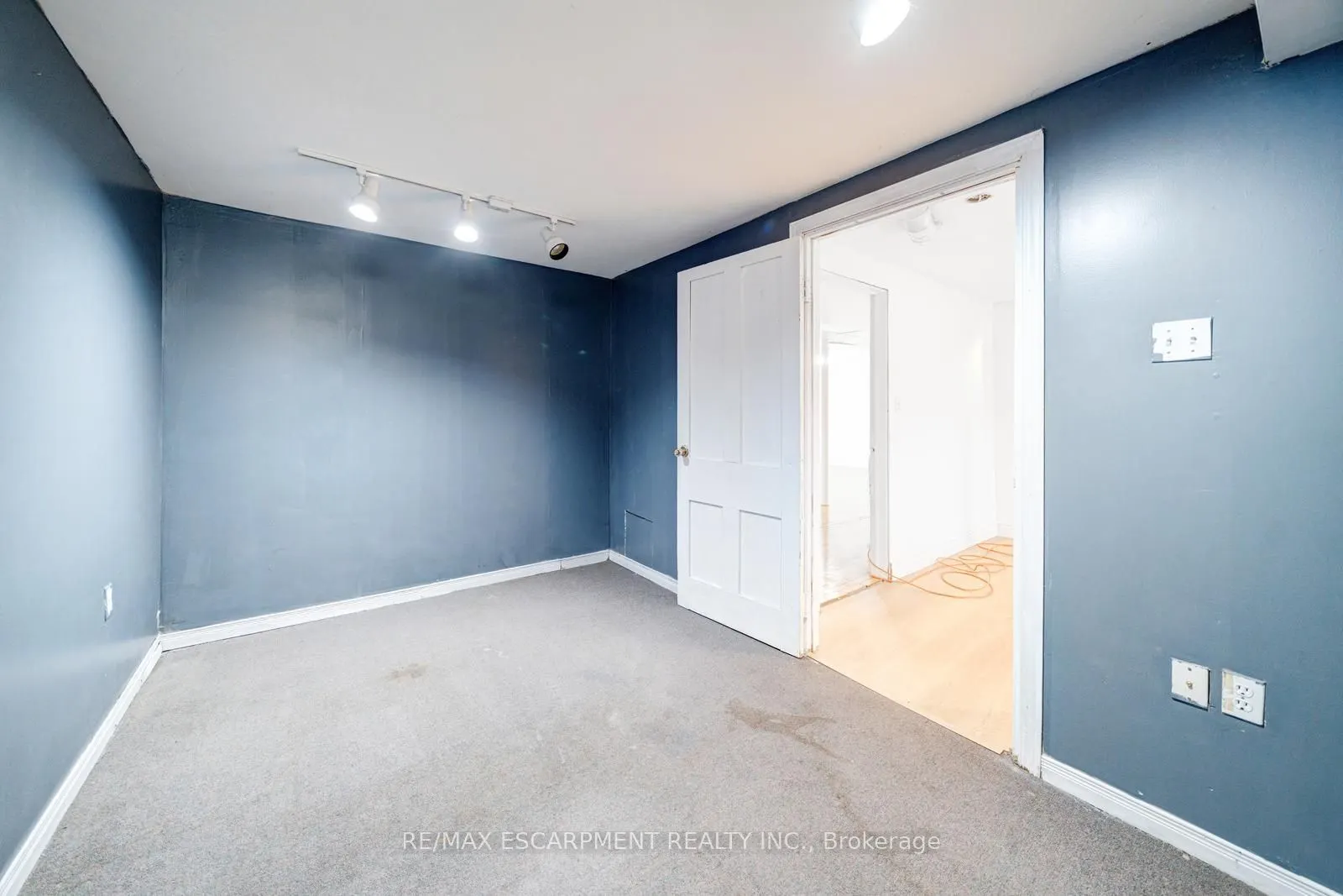 2081 Lynn Heights Drive