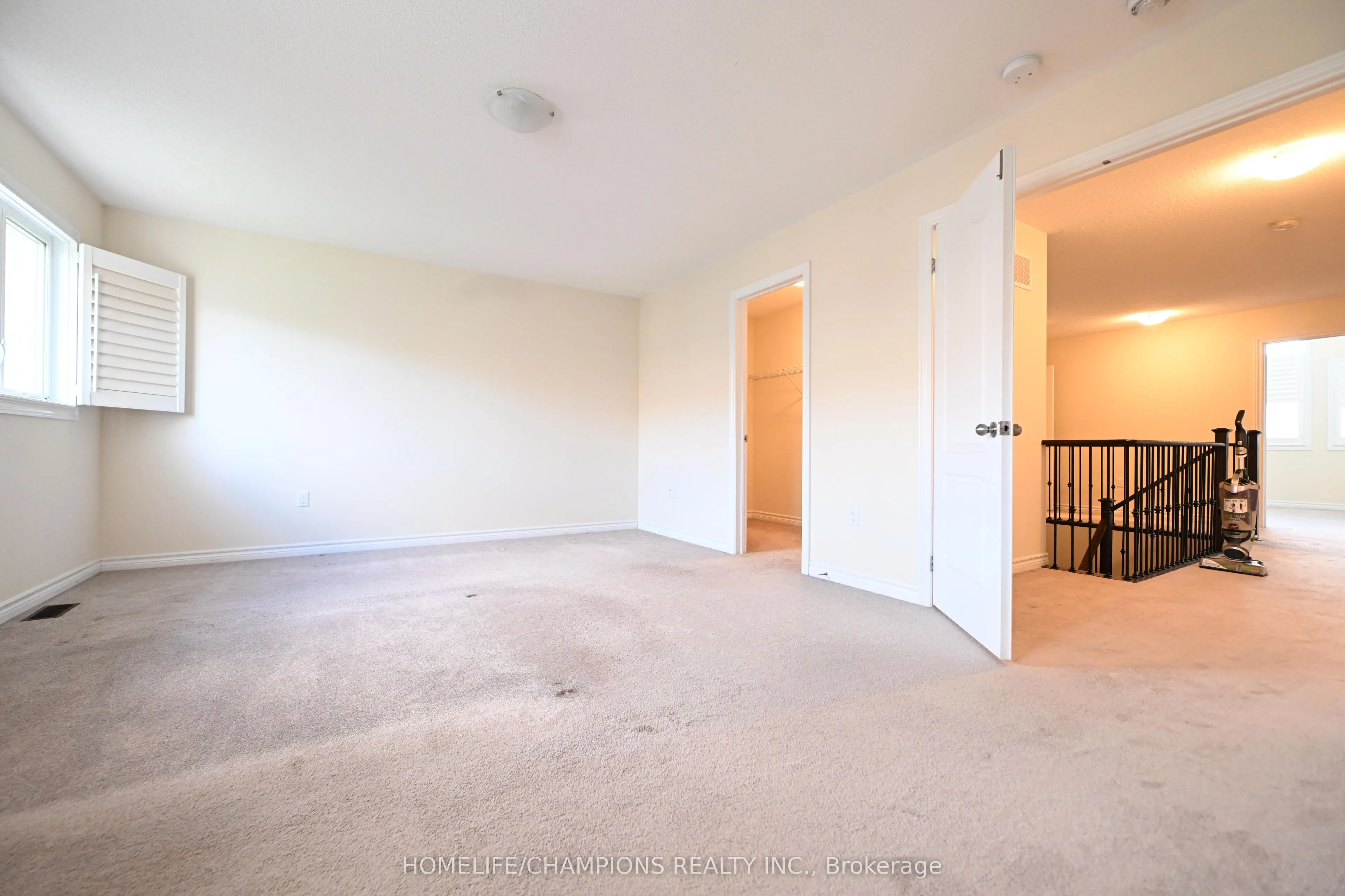 211 Northglen Boulevard