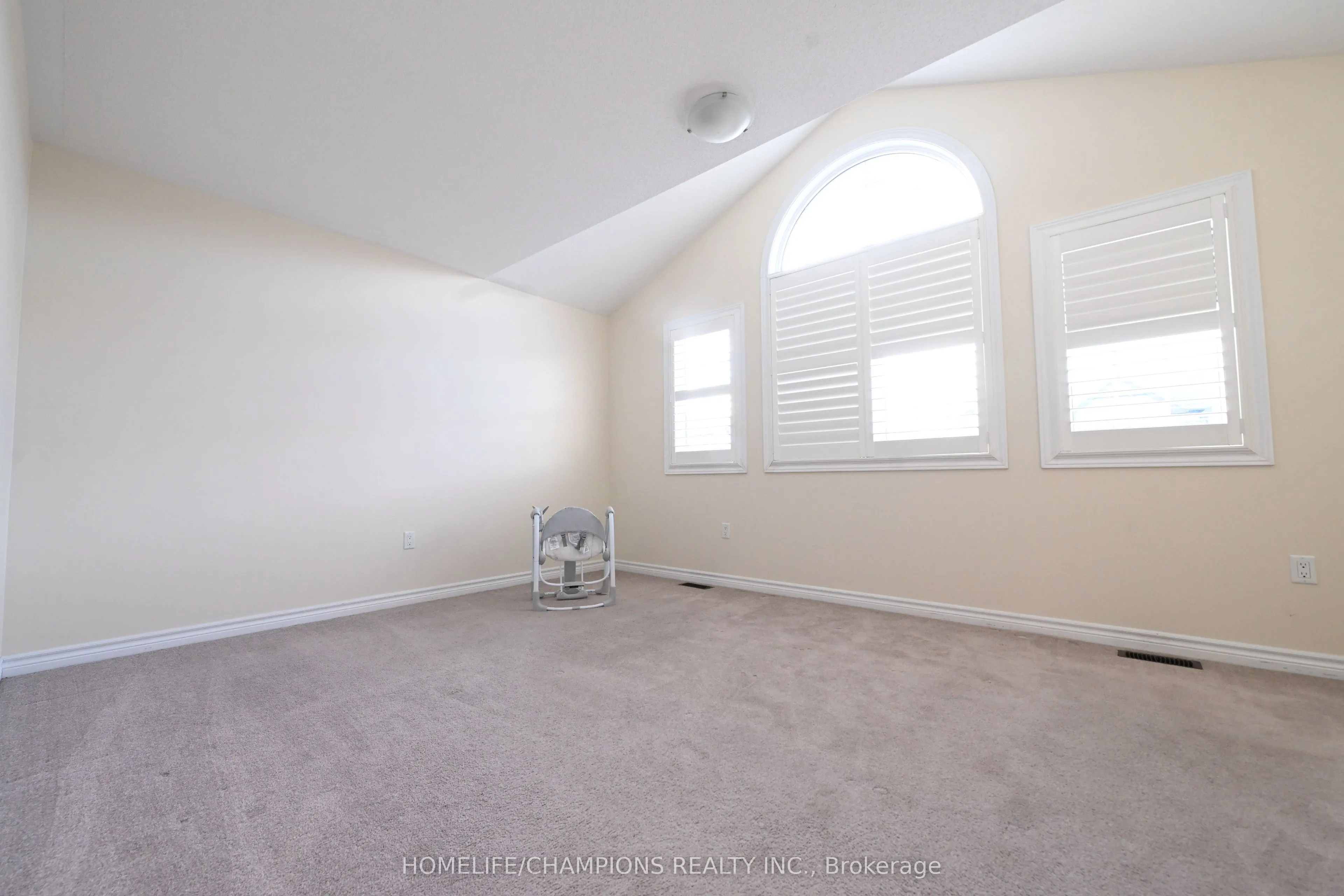 211 Northglen Boulevard