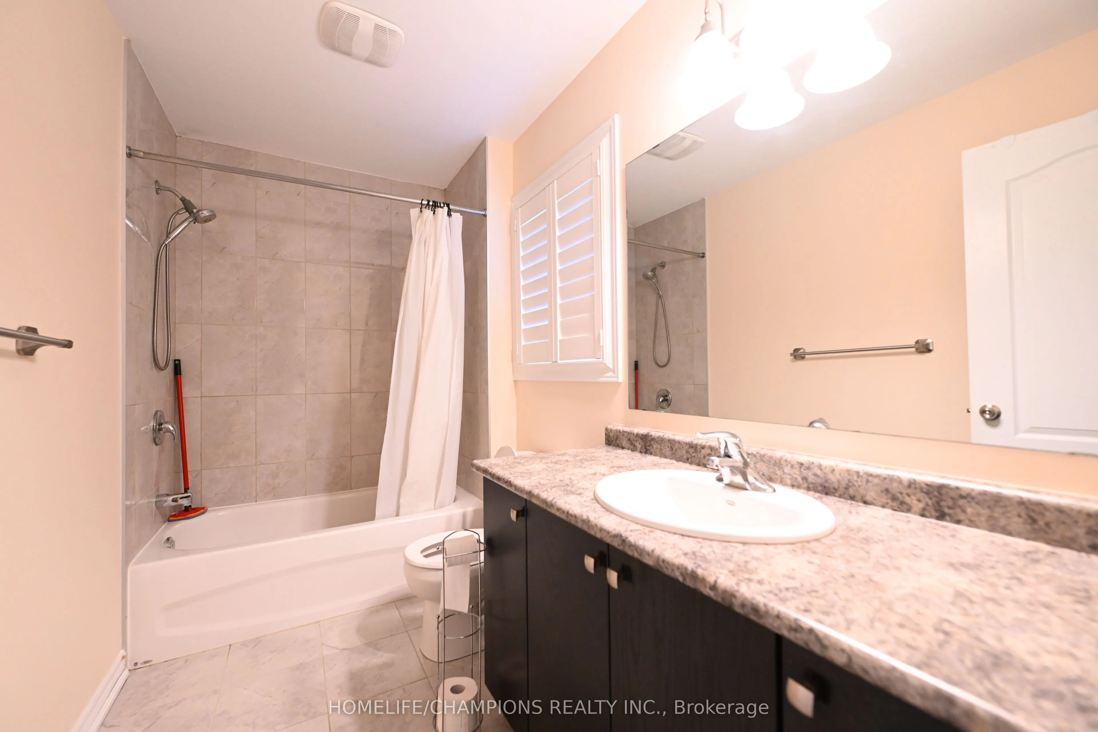 211 Northglen Boulevard