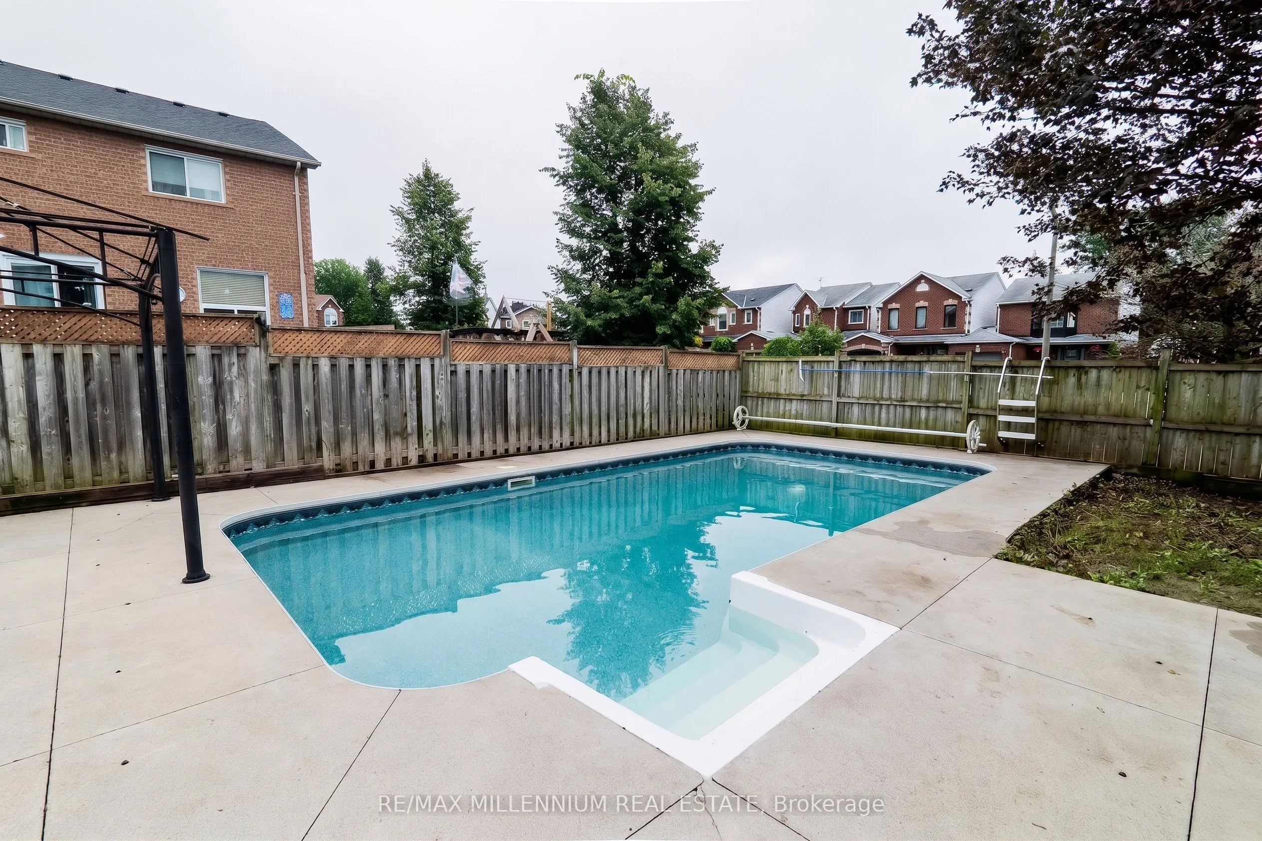 70 Fry Crescent