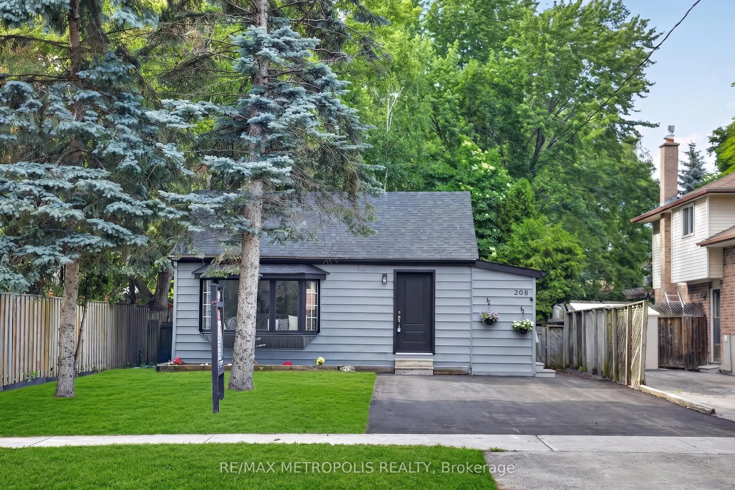 208 Palmerston Avenue