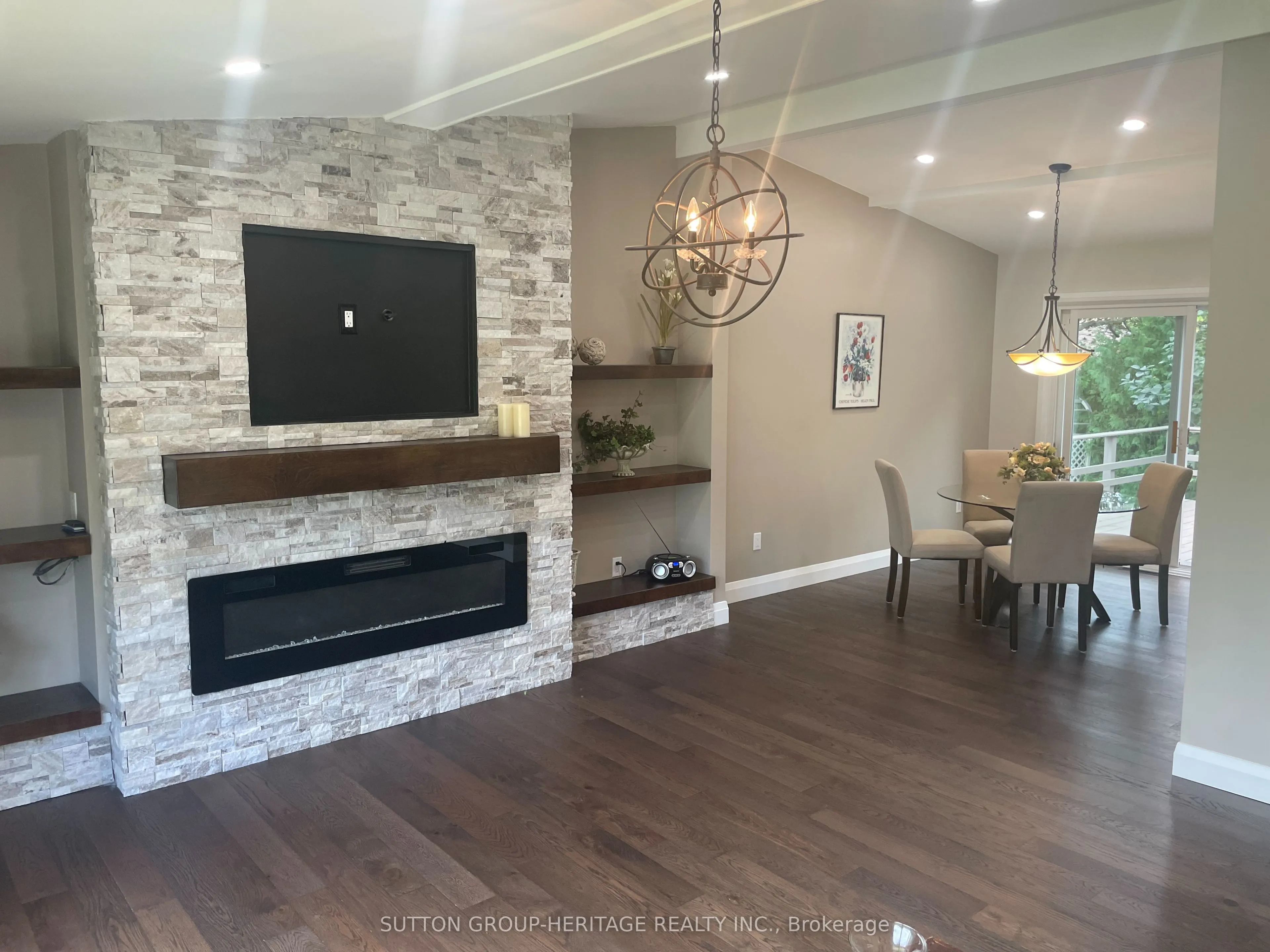 160 LAUREL Court