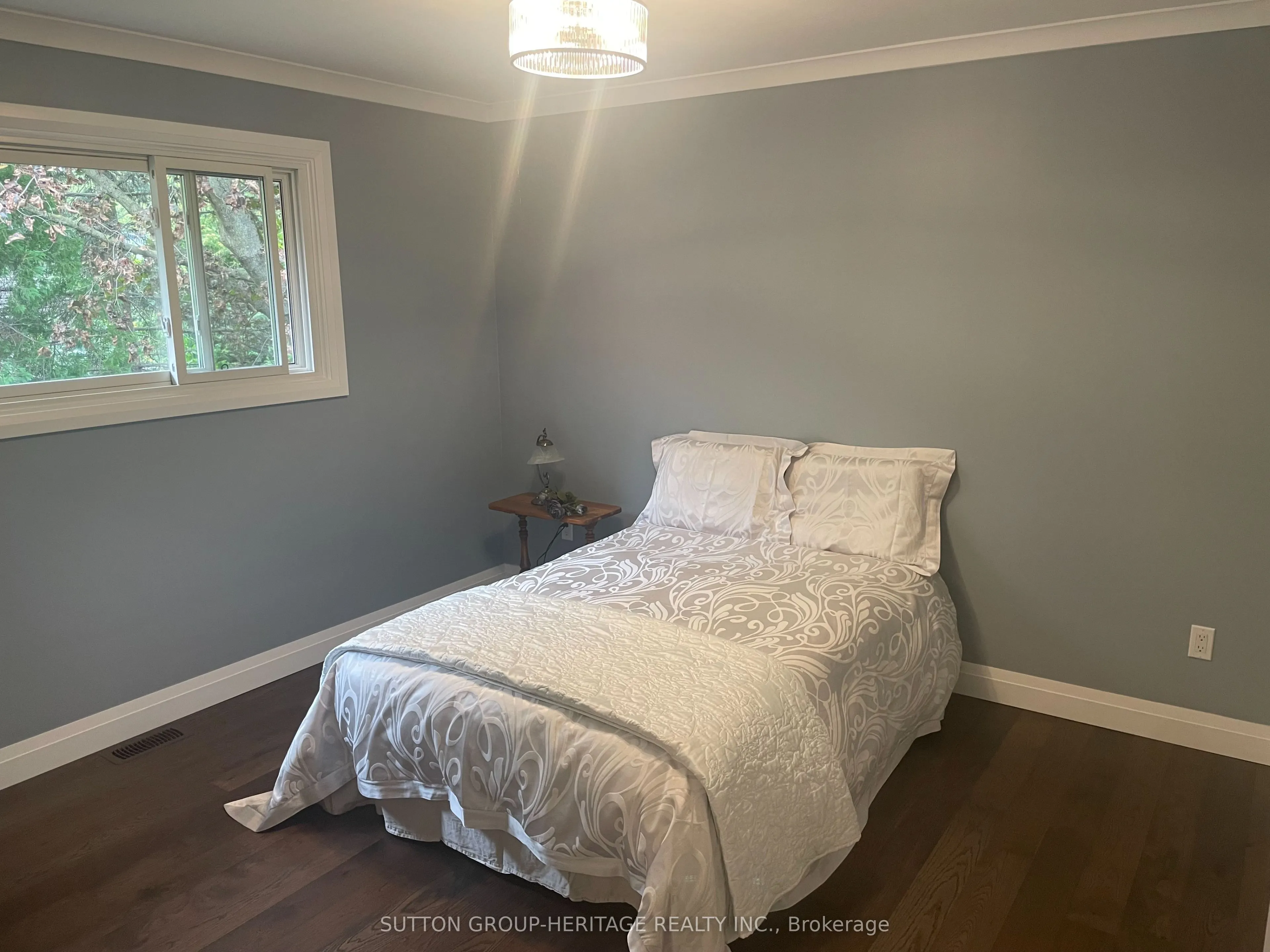 160 LAUREL Court
