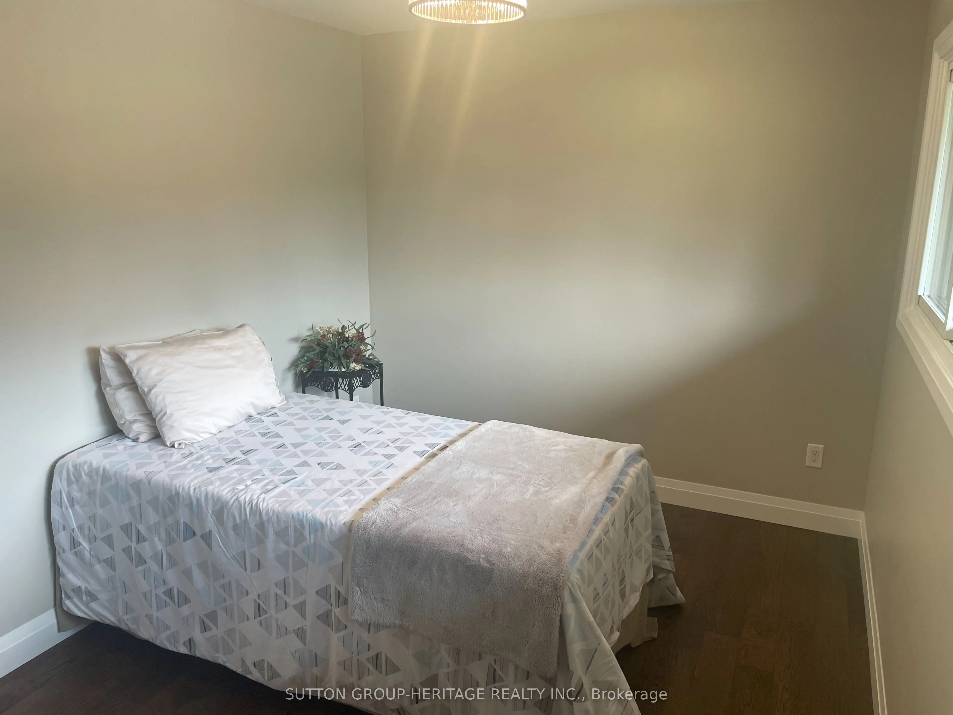 160 LAUREL Court