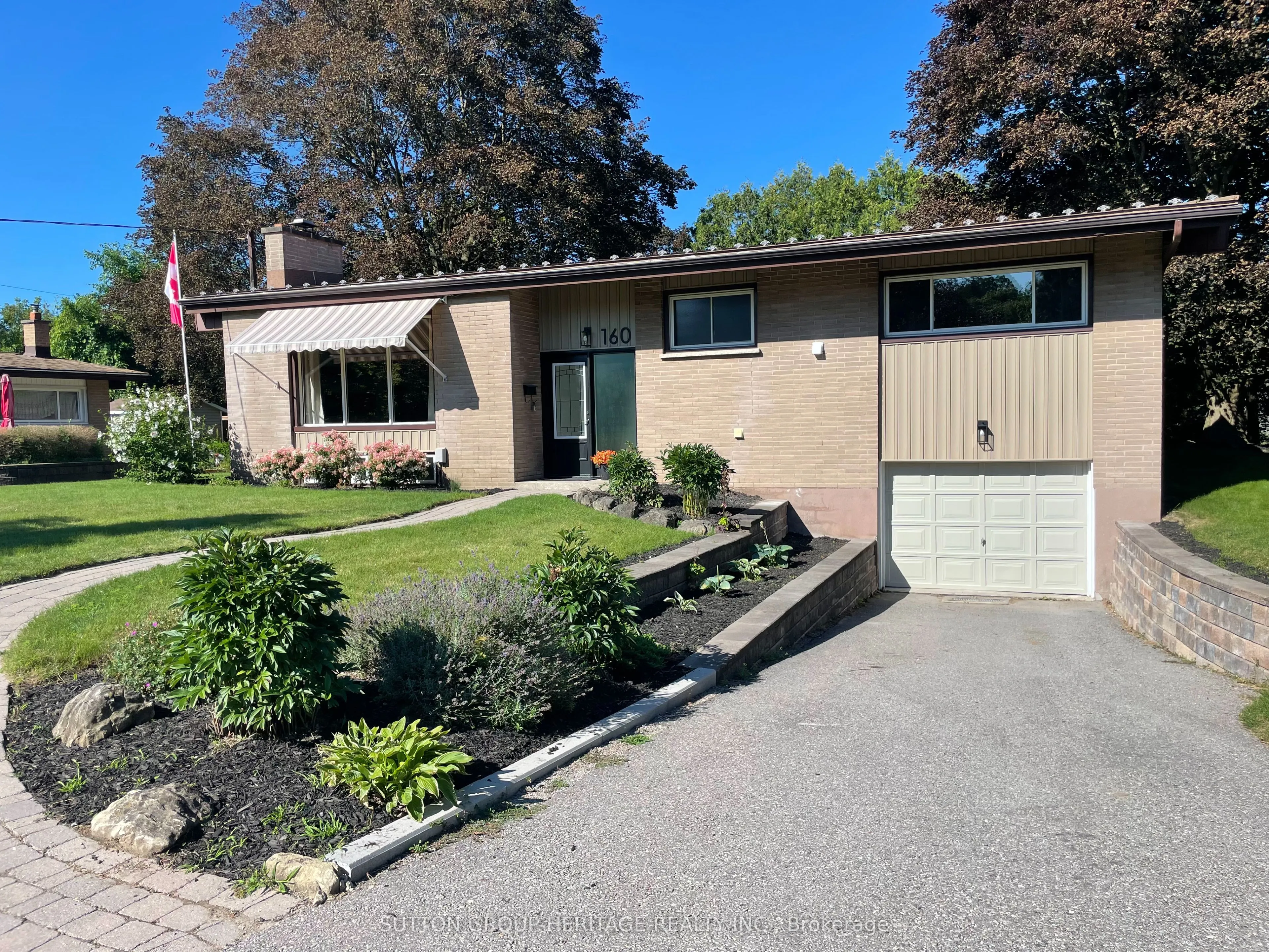160 LAUREL Court