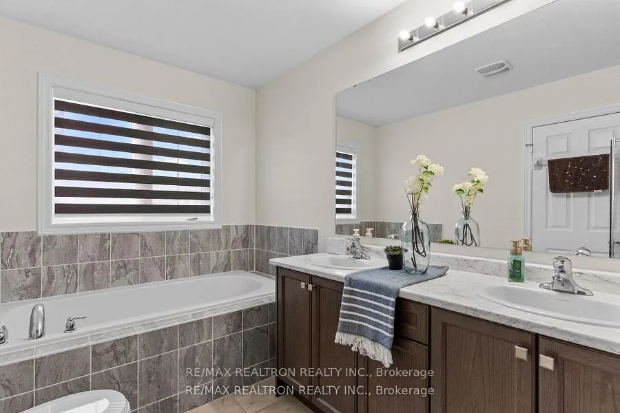 988 Grosbeak Trail