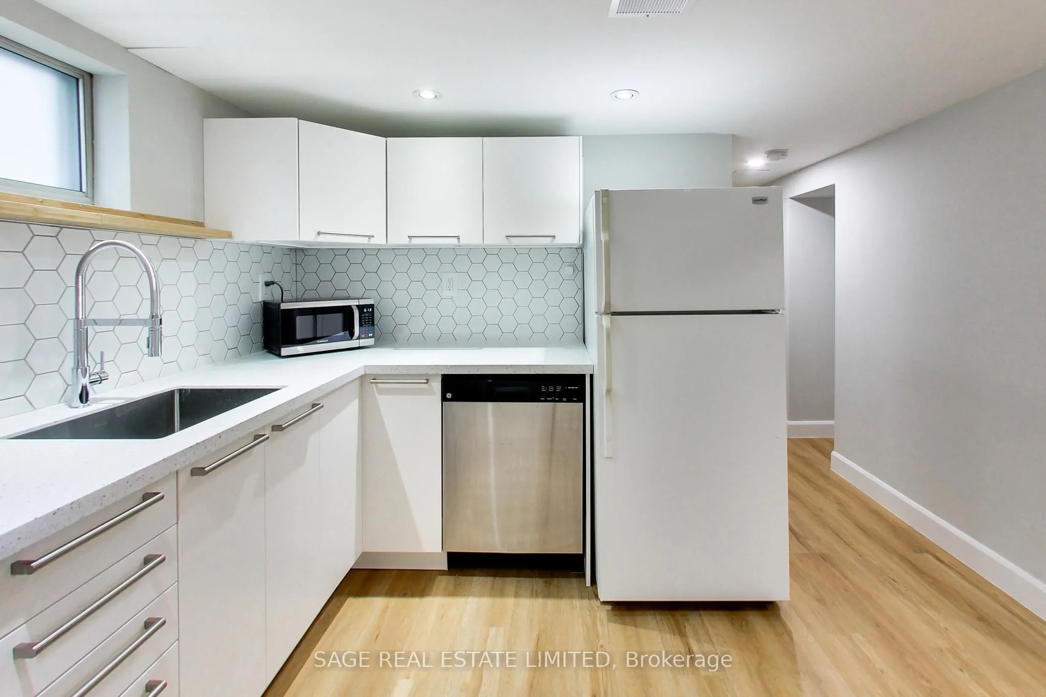 2505 Gerrard Street E #Lower