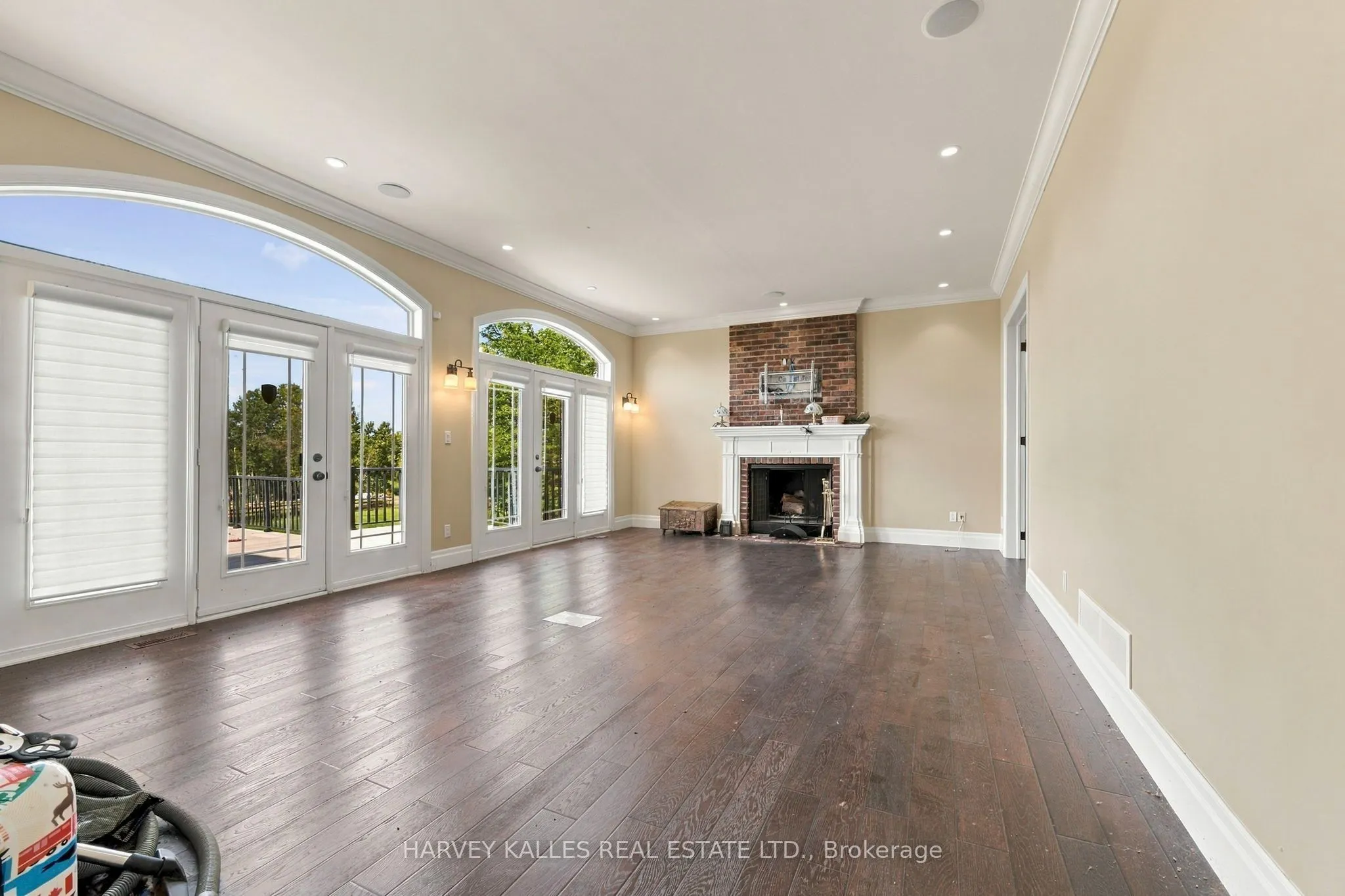 7472 Ashburn Road