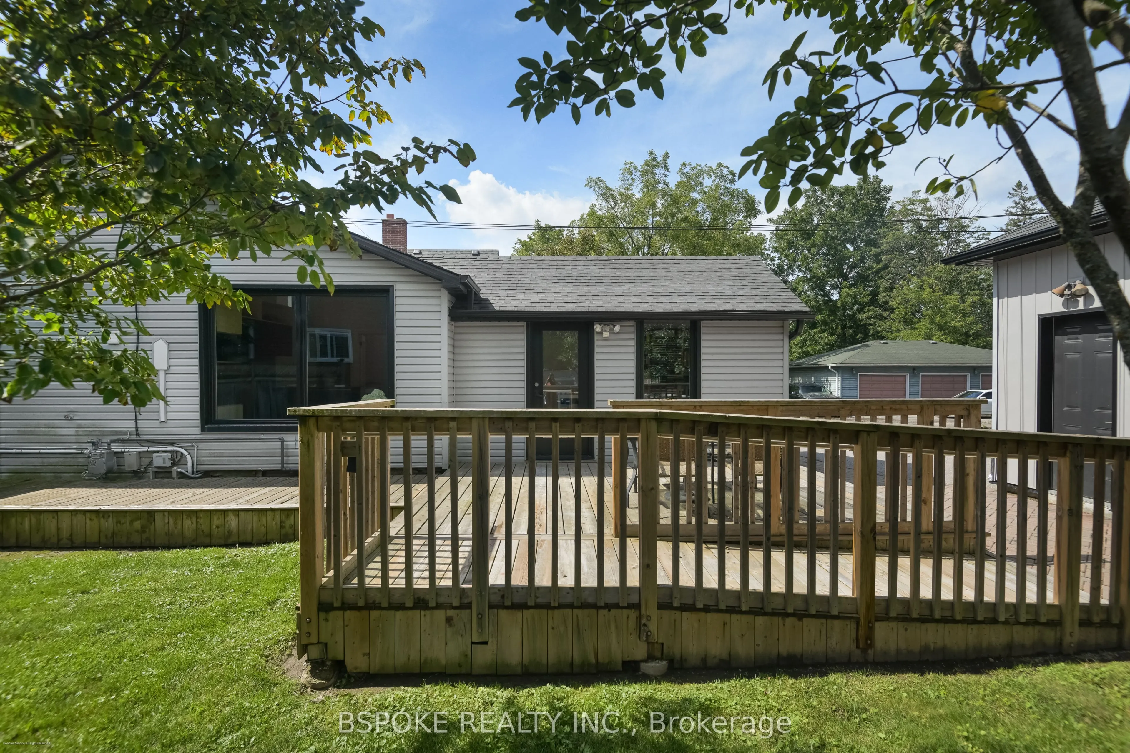 578 Kingston Road W
