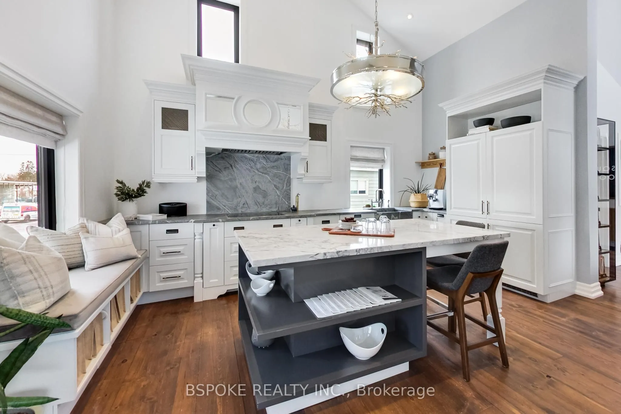 578 Kingston Road W