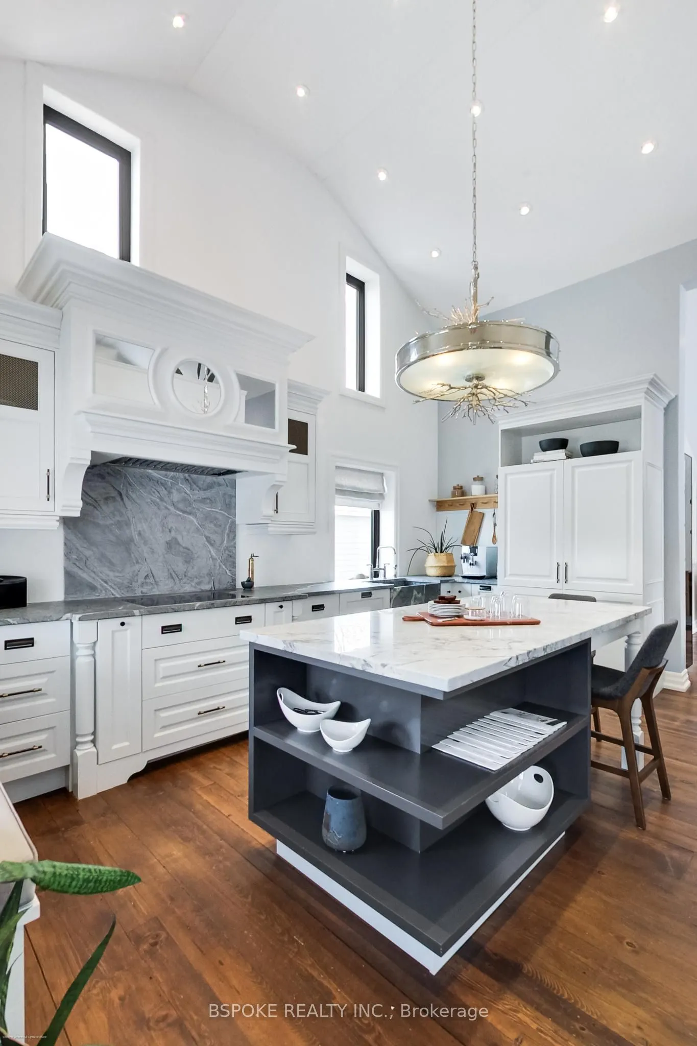 578 Kingston Road W