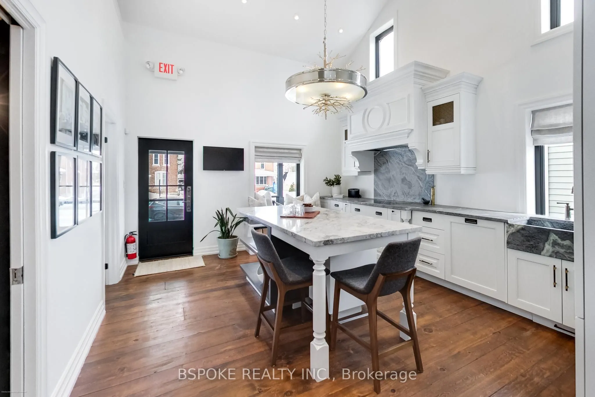 578 Kingston Road W