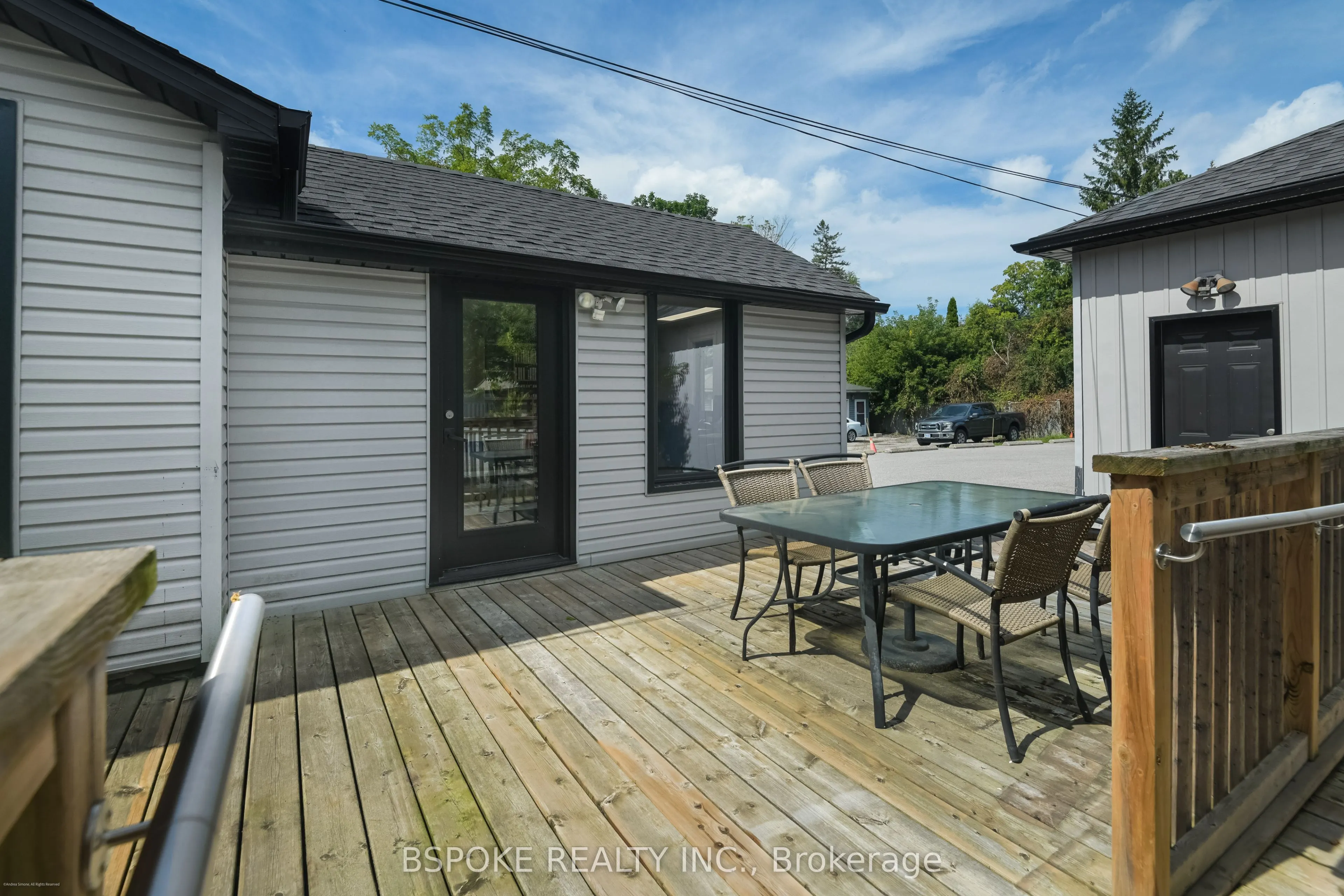 578 Kingston Road W