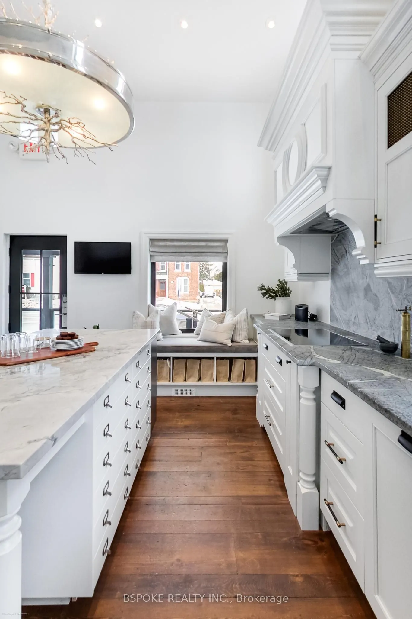 578 Kingston Road W