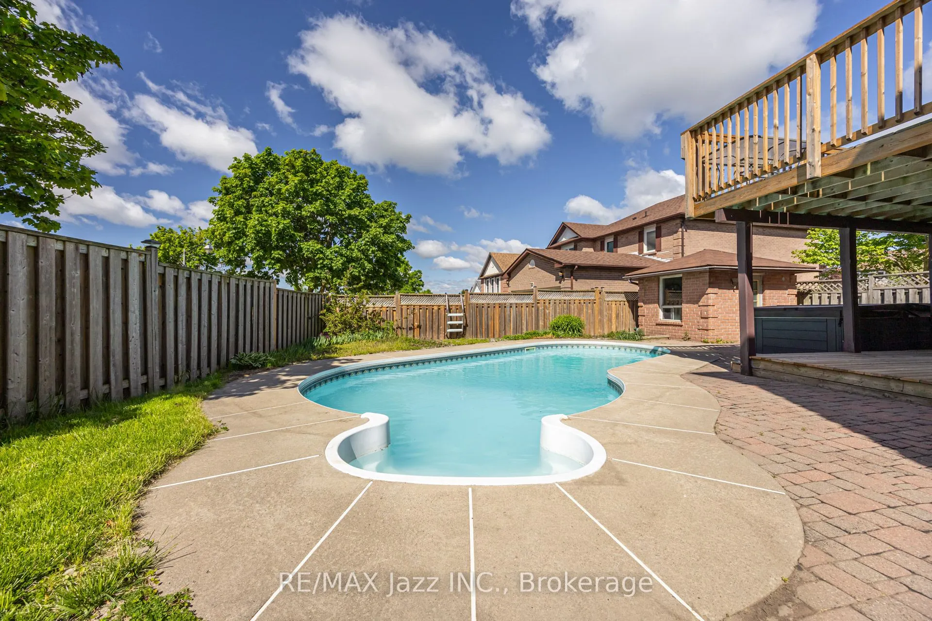 2 Coomer Crescent