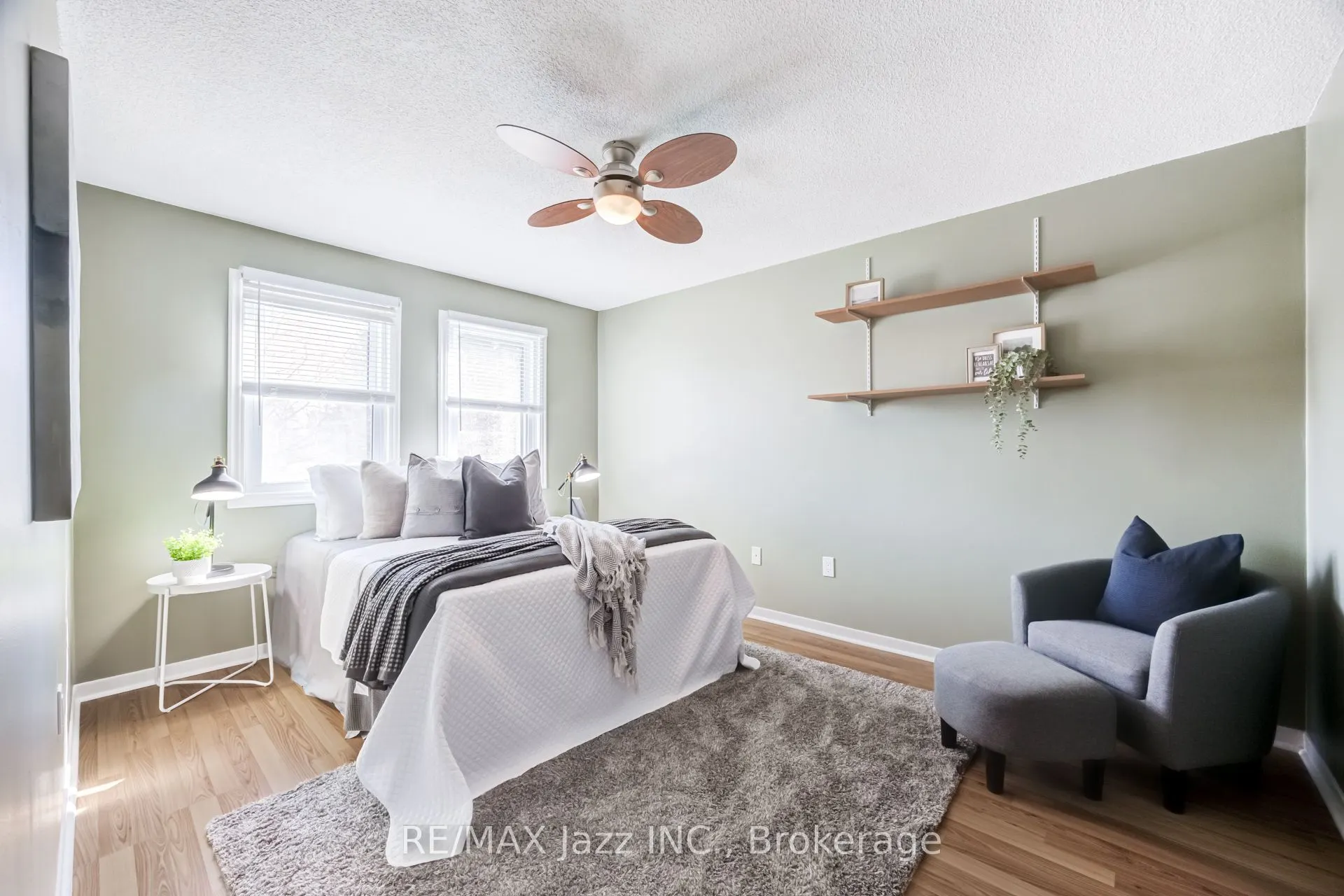 2 Coomer Crescent