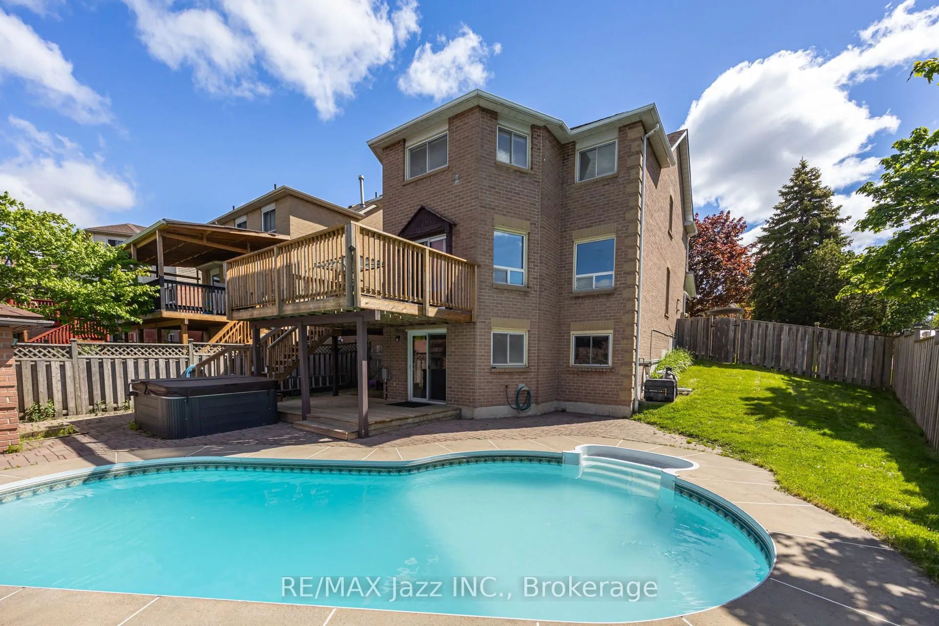 2 Coomer Crescent