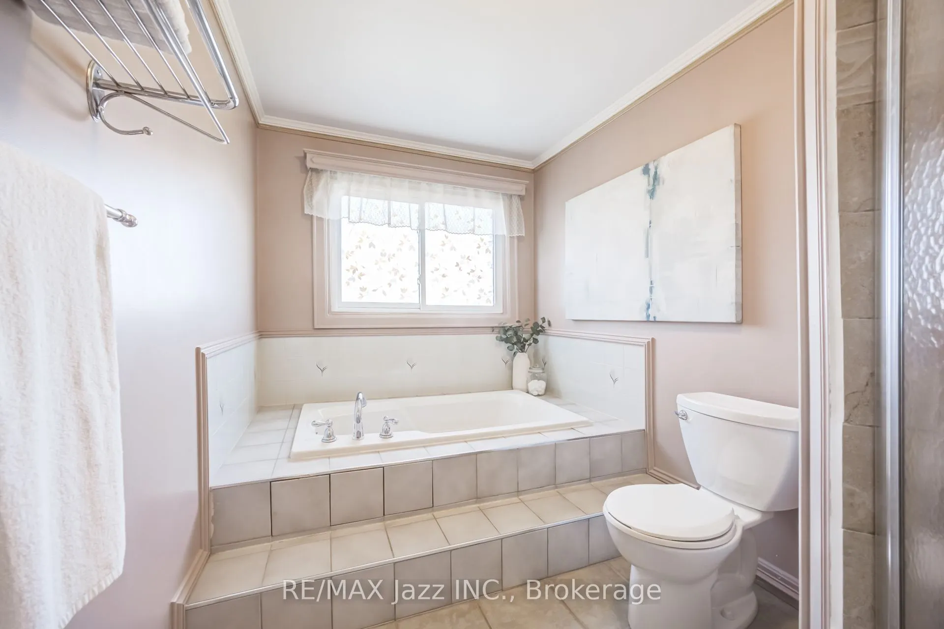 2 Coomer Crescent