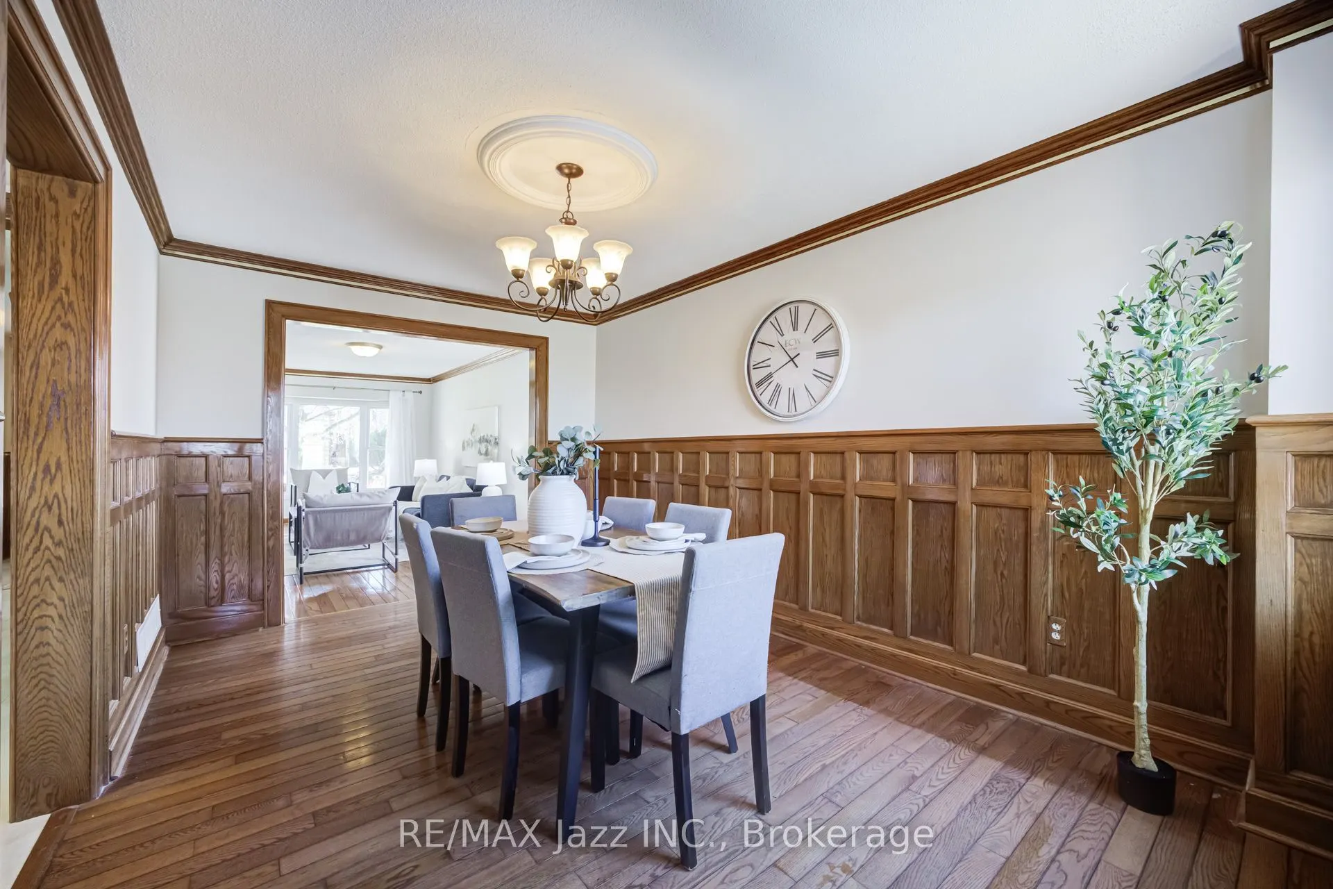 2 Coomer Crescent