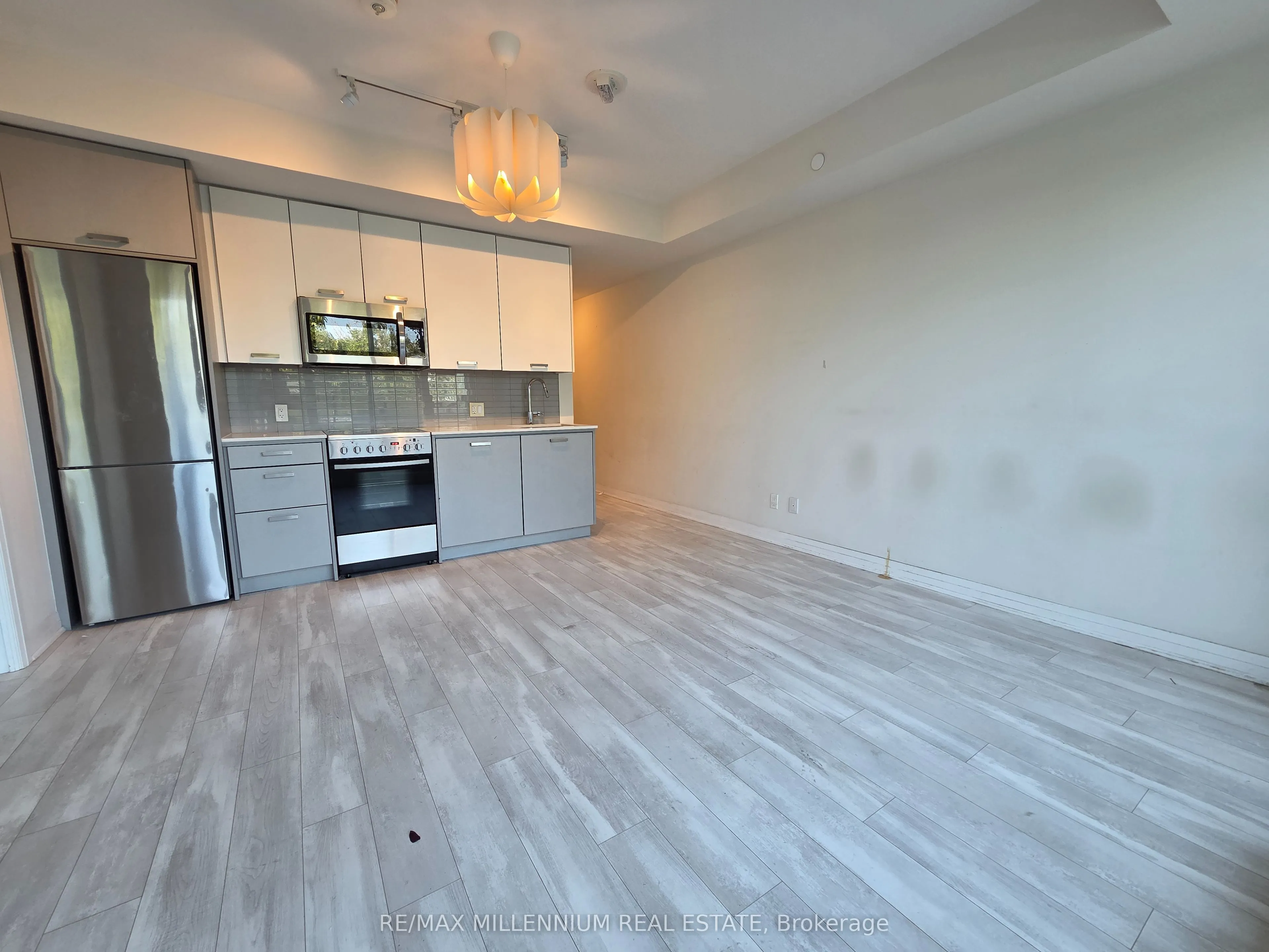 1630 Queen Street E #608