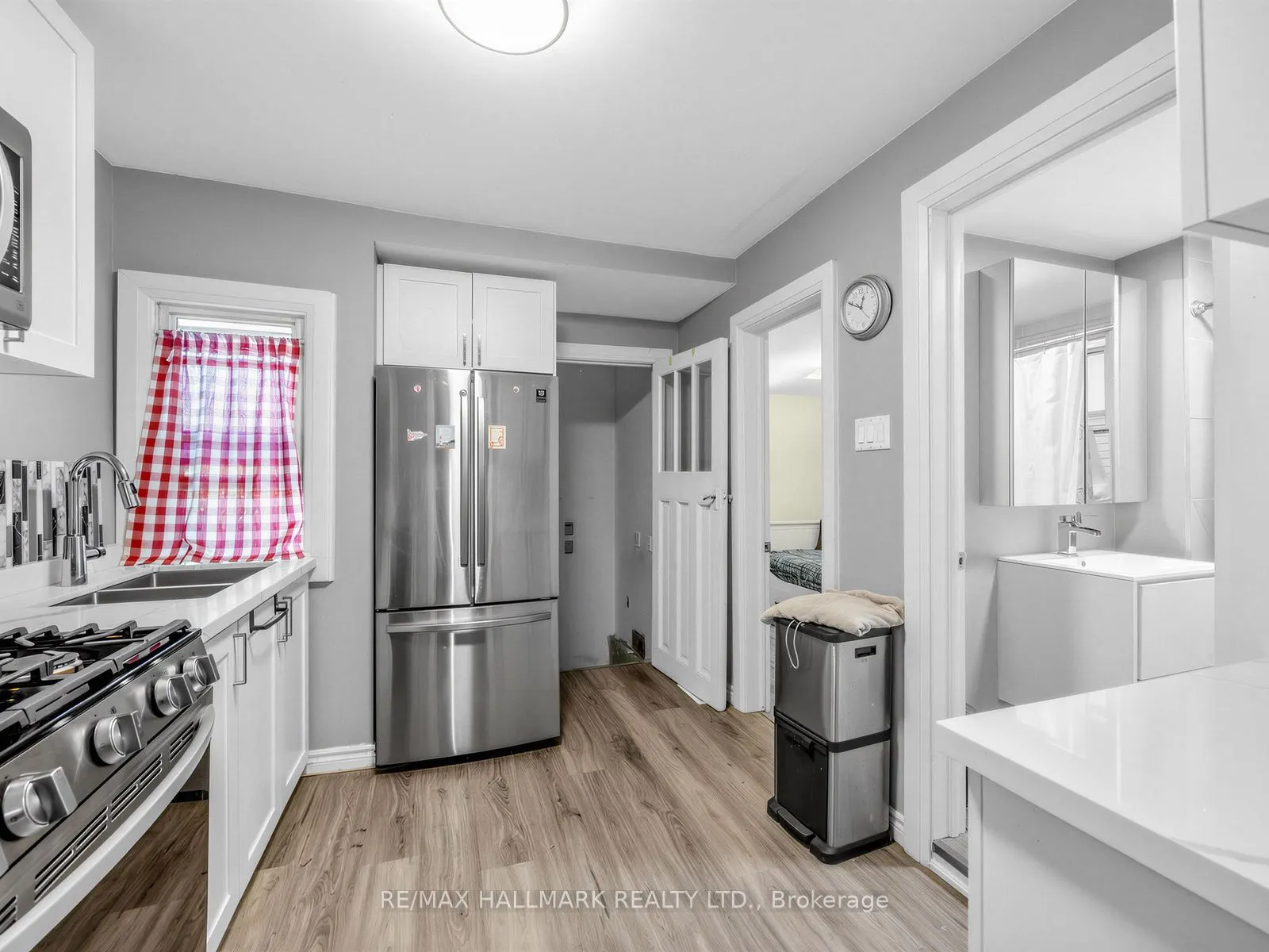 201 Linsmore Crescent