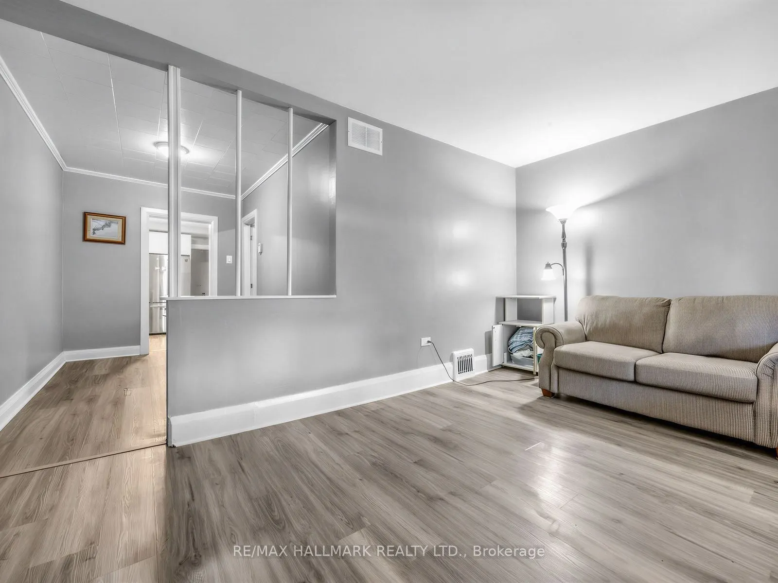 201 Linsmore Crescent