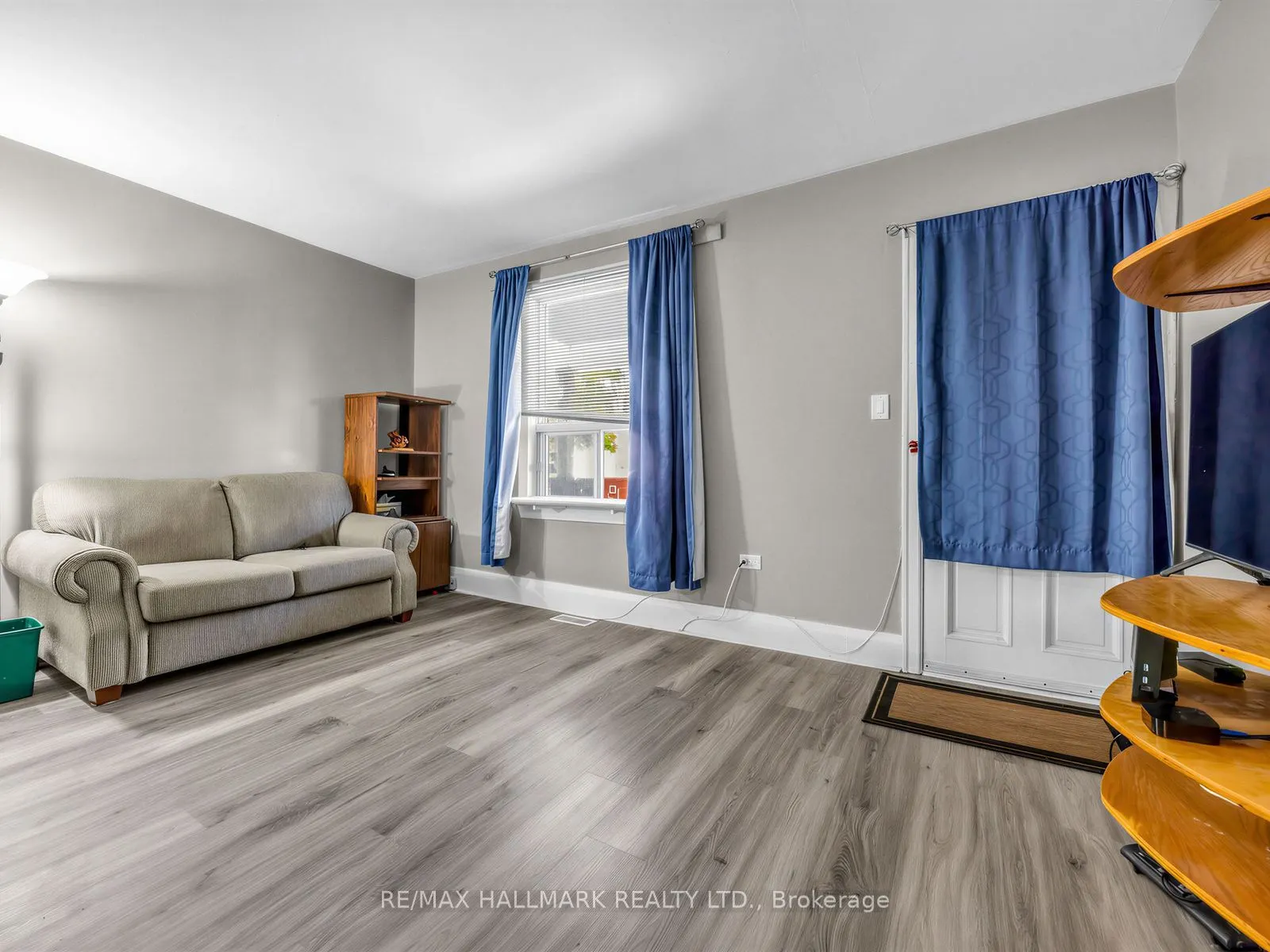 201 Linsmore Crescent